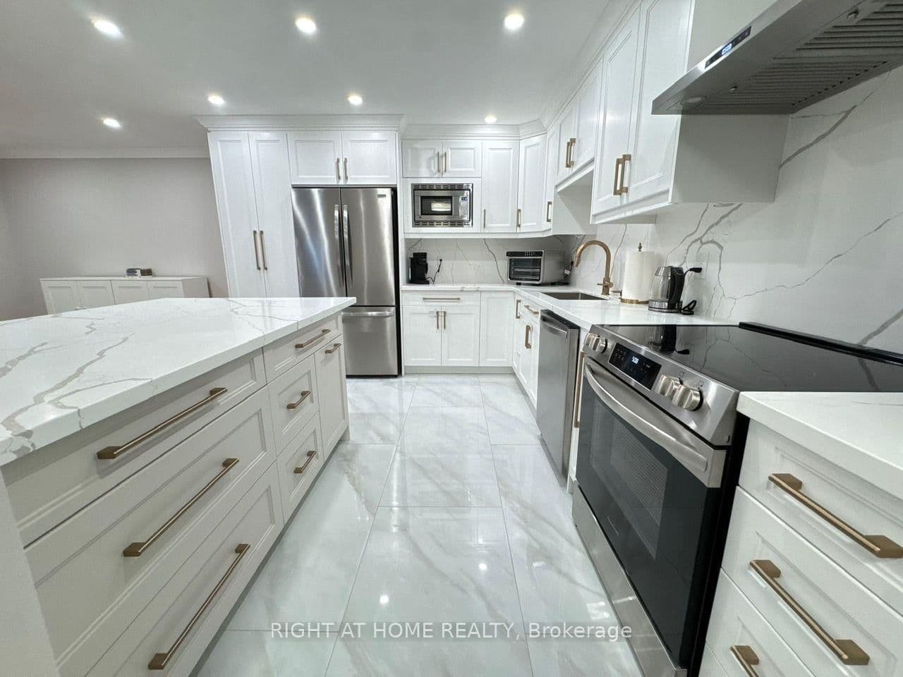716 The West Mall, Unit 1507 thumbnail 2