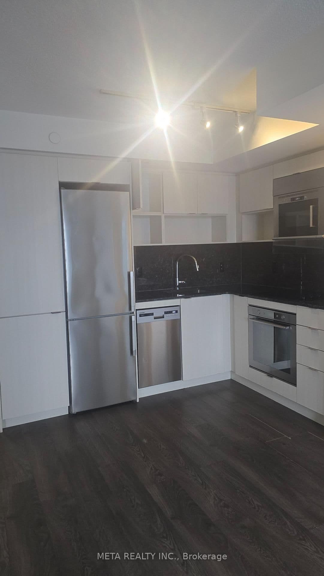 7 Mabelle Avenue, Unit 707 thumbnail 11