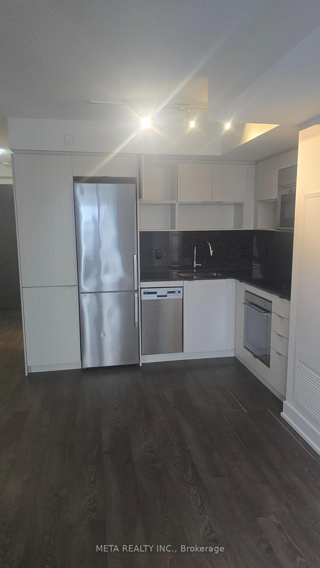 7 Mabelle Avenue, Unit 707 thumbnail 12
