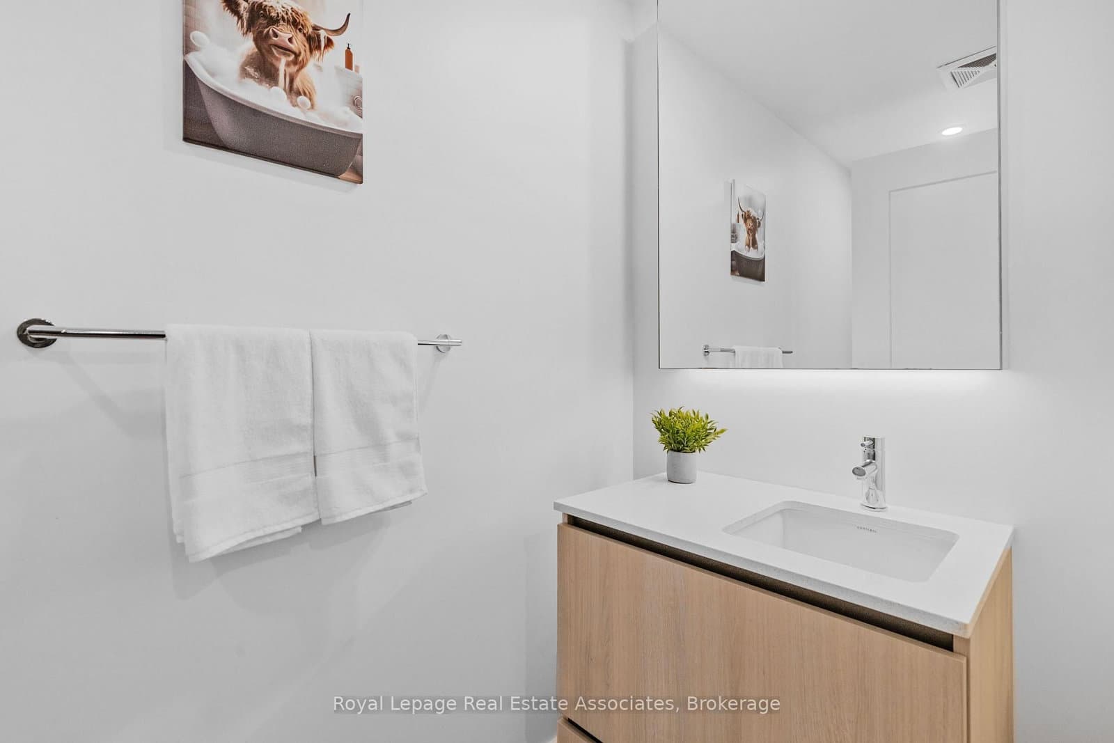21 Park Street E, Unit 805 thumbnail 10