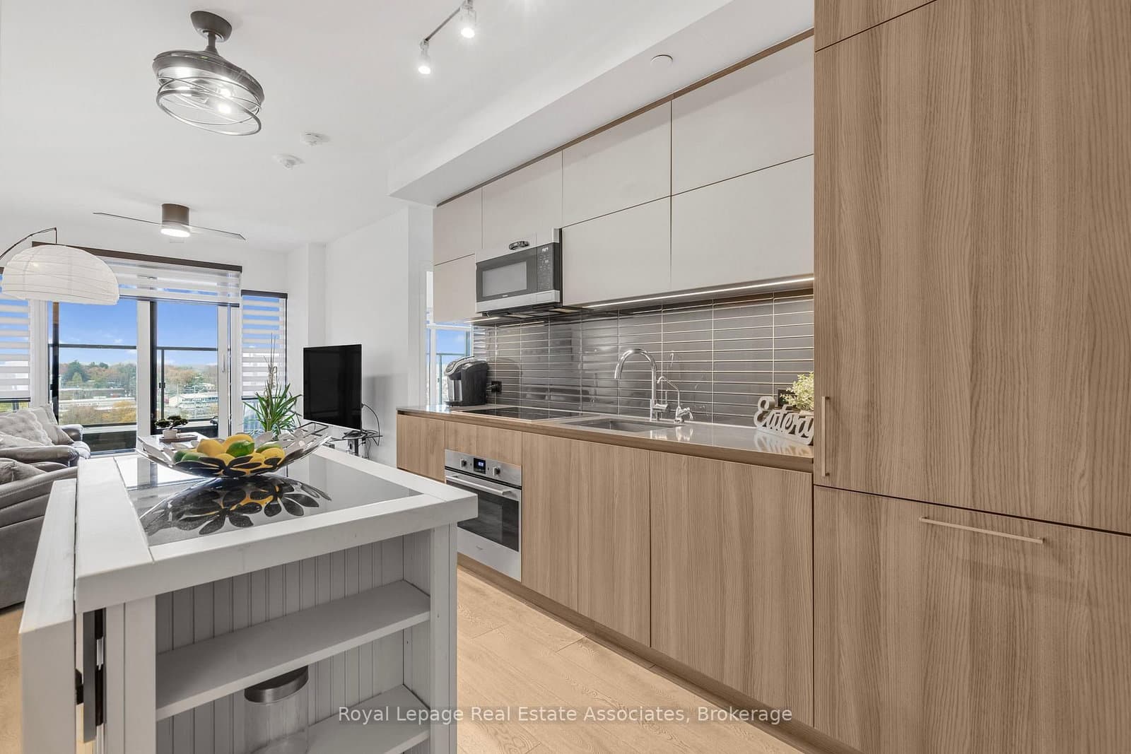 21 Park Street E, Unit 805 thumbnail 11