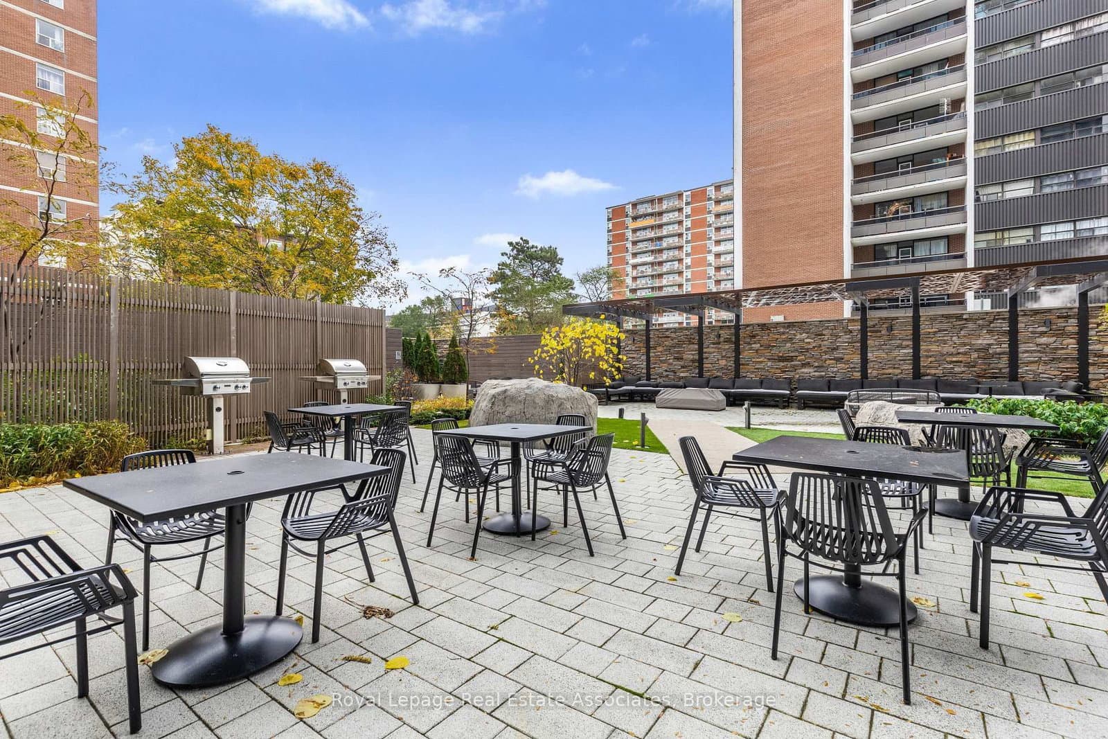 21 Park Street E, Unit 805 thumbnail 16
