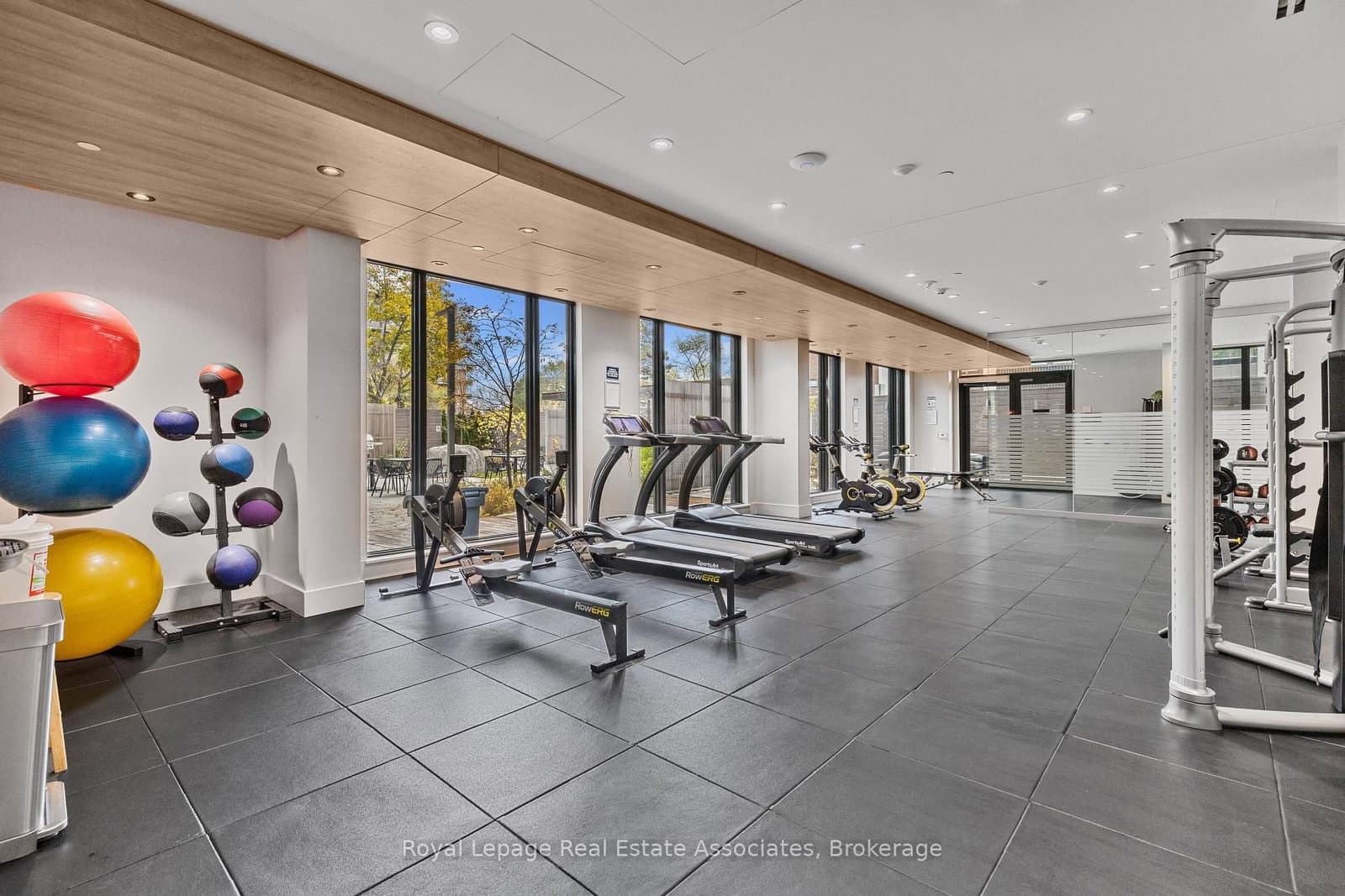 21 Park Street E, Unit 805 thumbnail 17