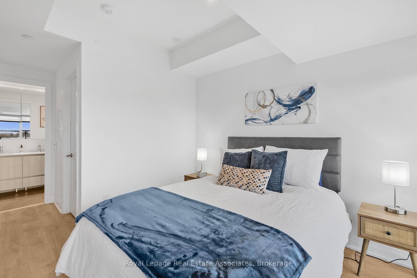 21 Park Street E, Unit 805 thumbnail 4