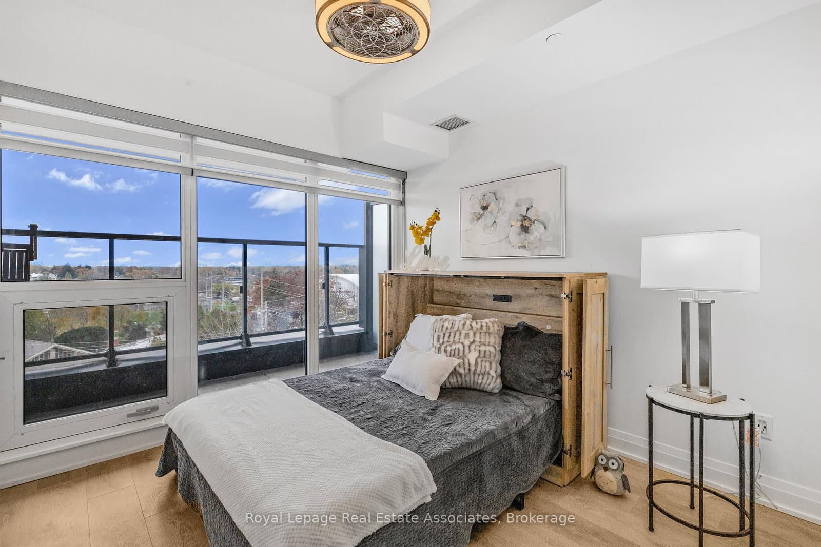 21 Park Street E, Unit 805 thumbnail 6