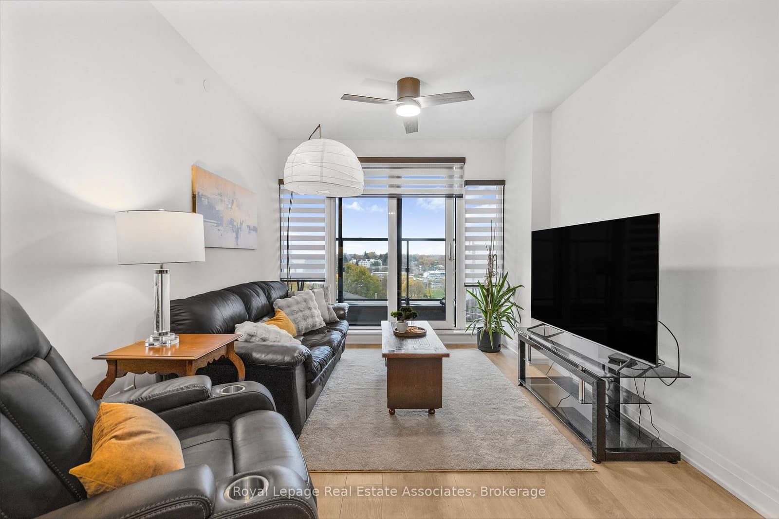 21 Park Street E, Unit 805 thumbnail 8
