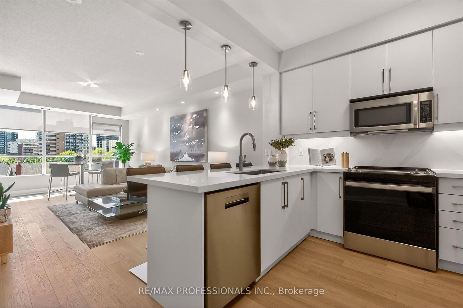 1 Hurontario Street, Unit 413 thumbnail 10