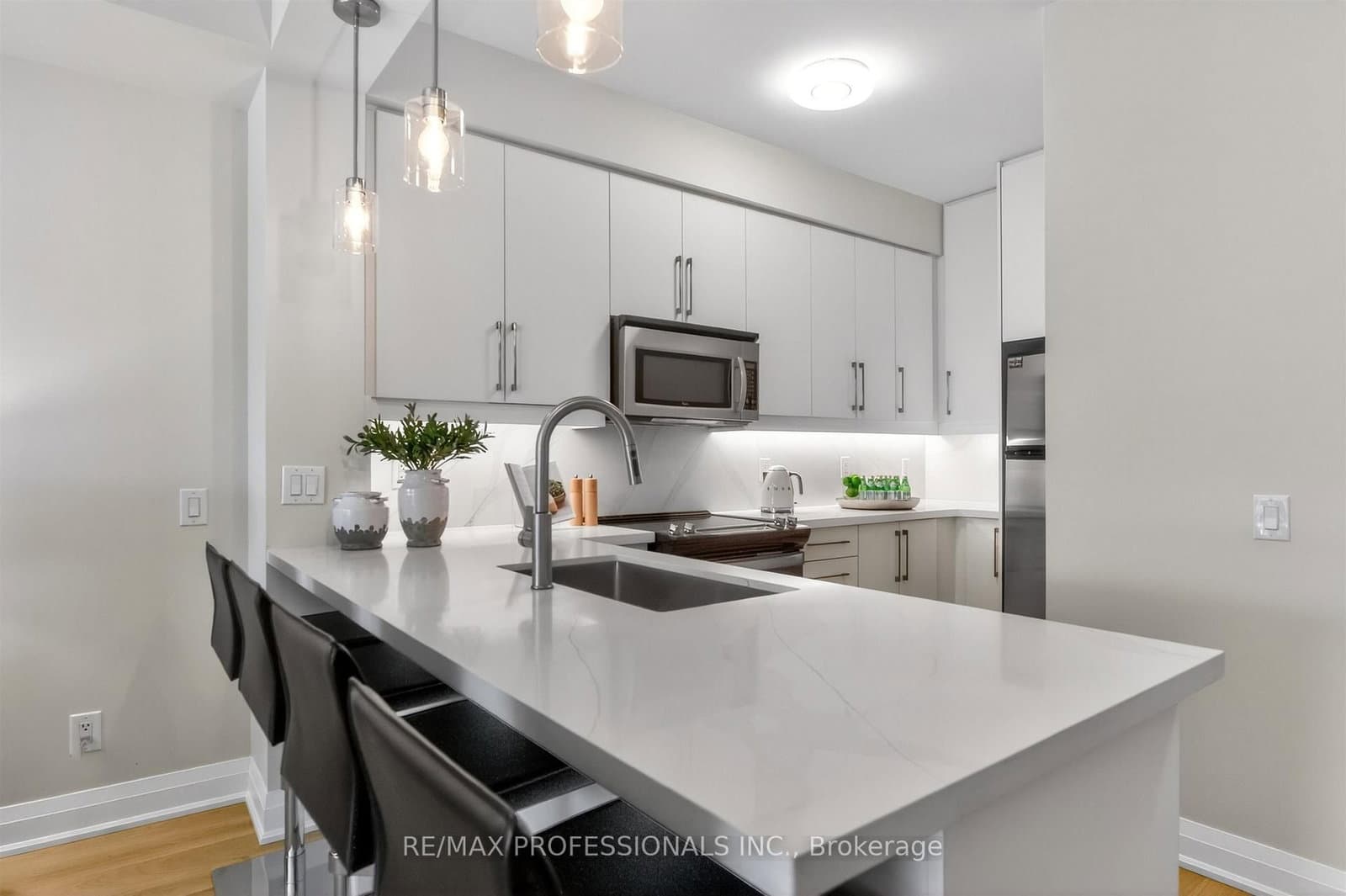 1 Hurontario Street, Unit 413 thumbnail 12