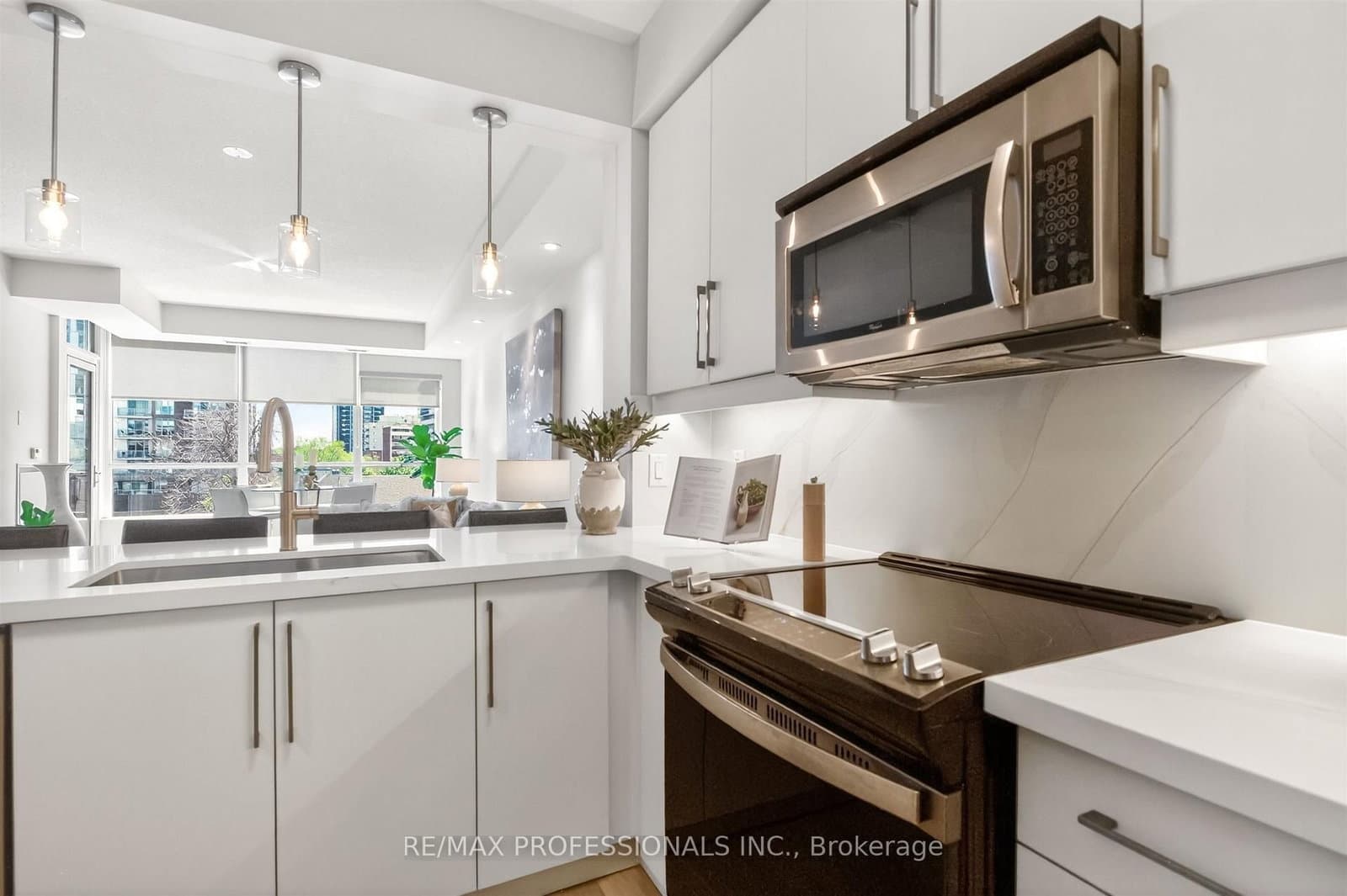 1 Hurontario Street, Unit 413 thumbnail 14