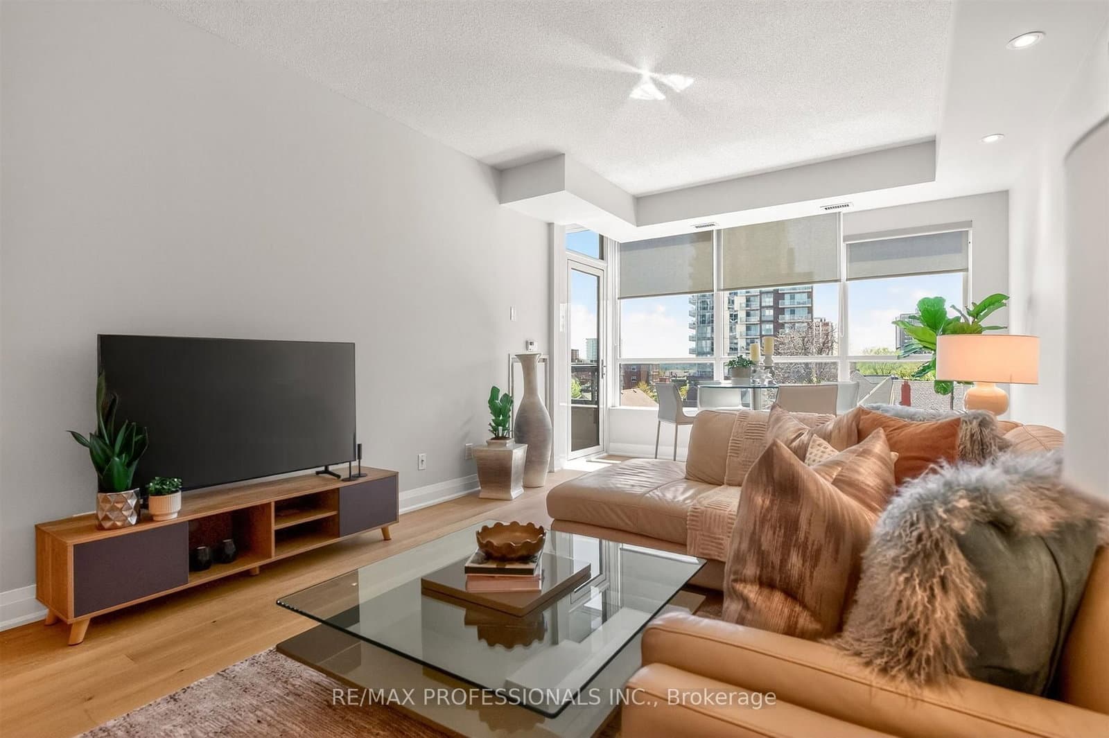 1 Hurontario Street, Unit 413 thumbnail 17