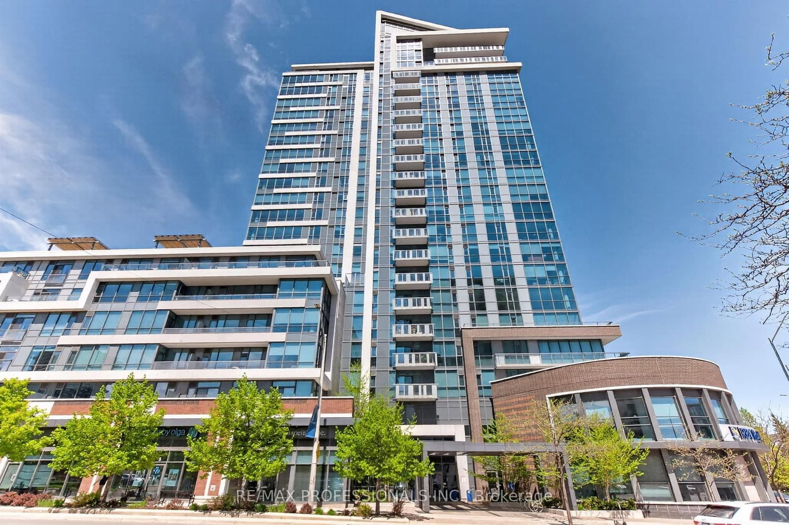 1 Hurontario Street, Unit 413 thumbnail 2