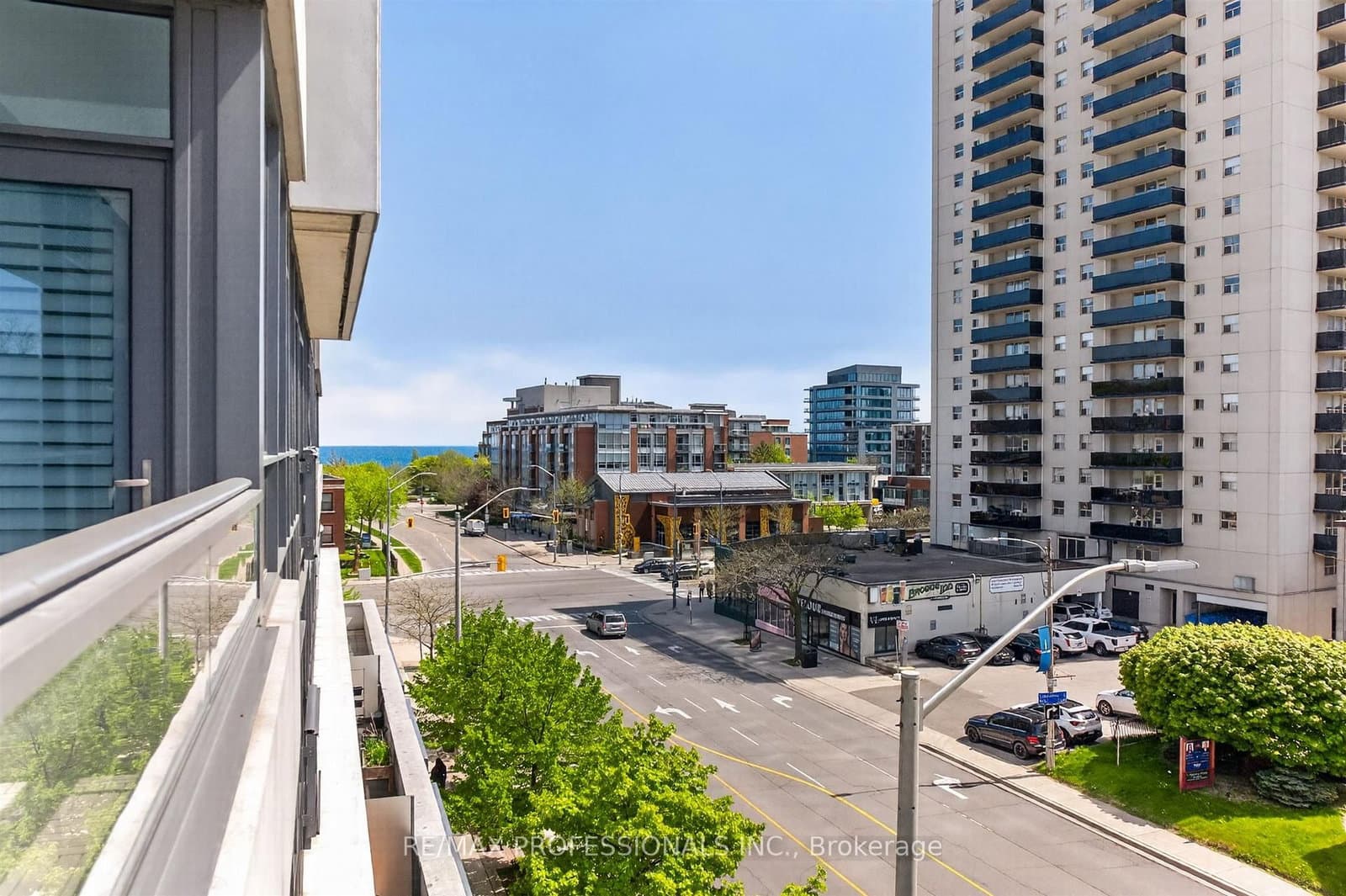 1 Hurontario Street, Unit 413 thumbnail 23