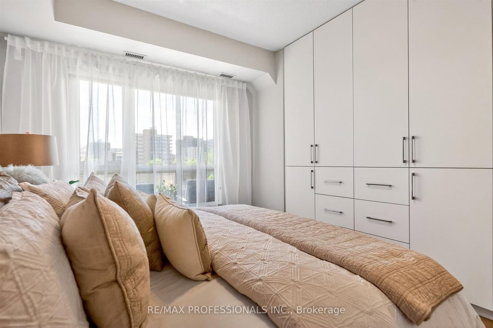 1 Hurontario Street, Unit 413 thumbnail 28