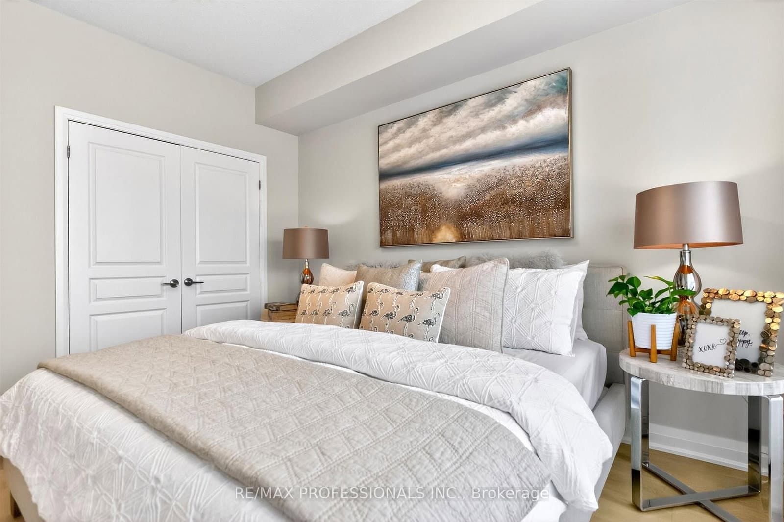 1 Hurontario Street, Unit 413 thumbnail 29