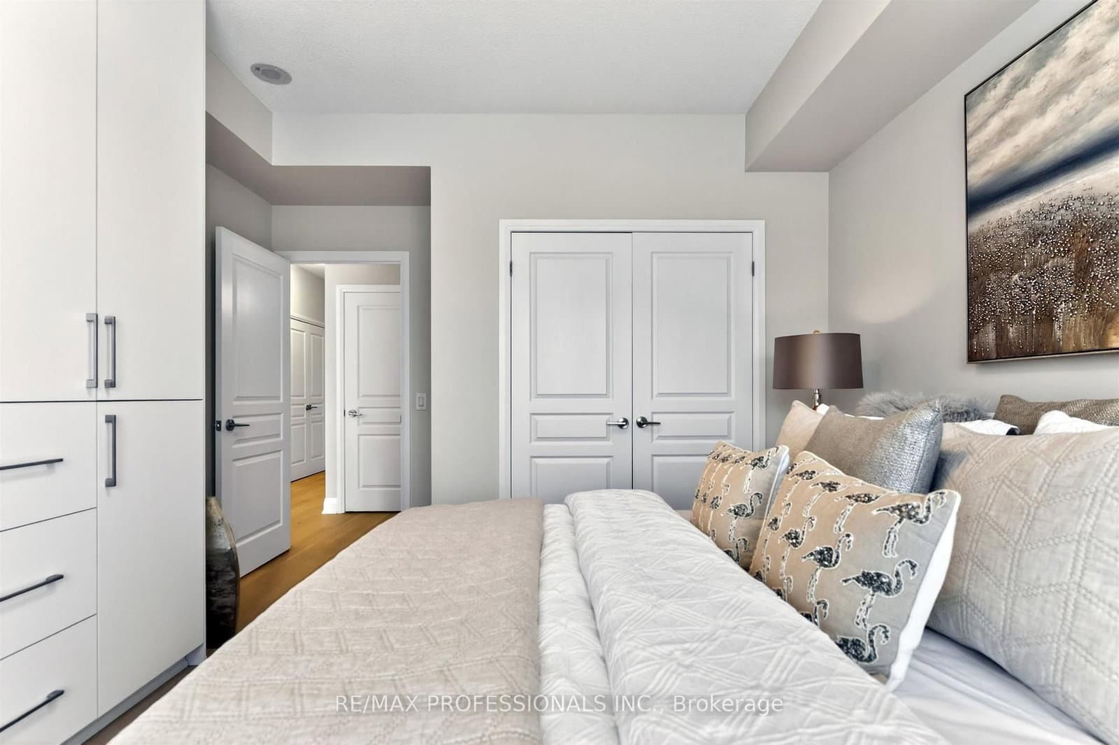 1 Hurontario Street, Unit 413 thumbnail 30