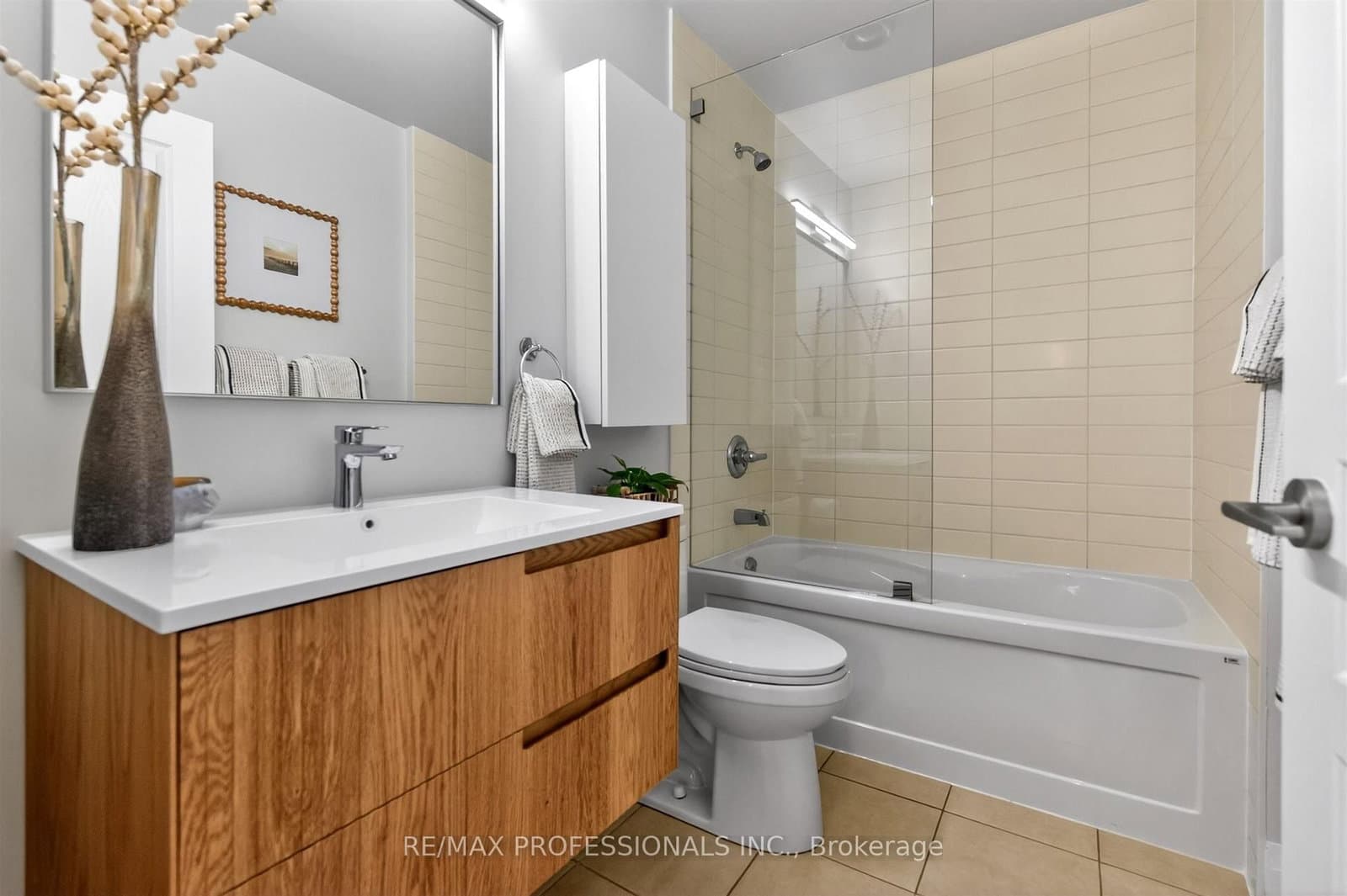 1 Hurontario Street, Unit 413 thumbnail 31