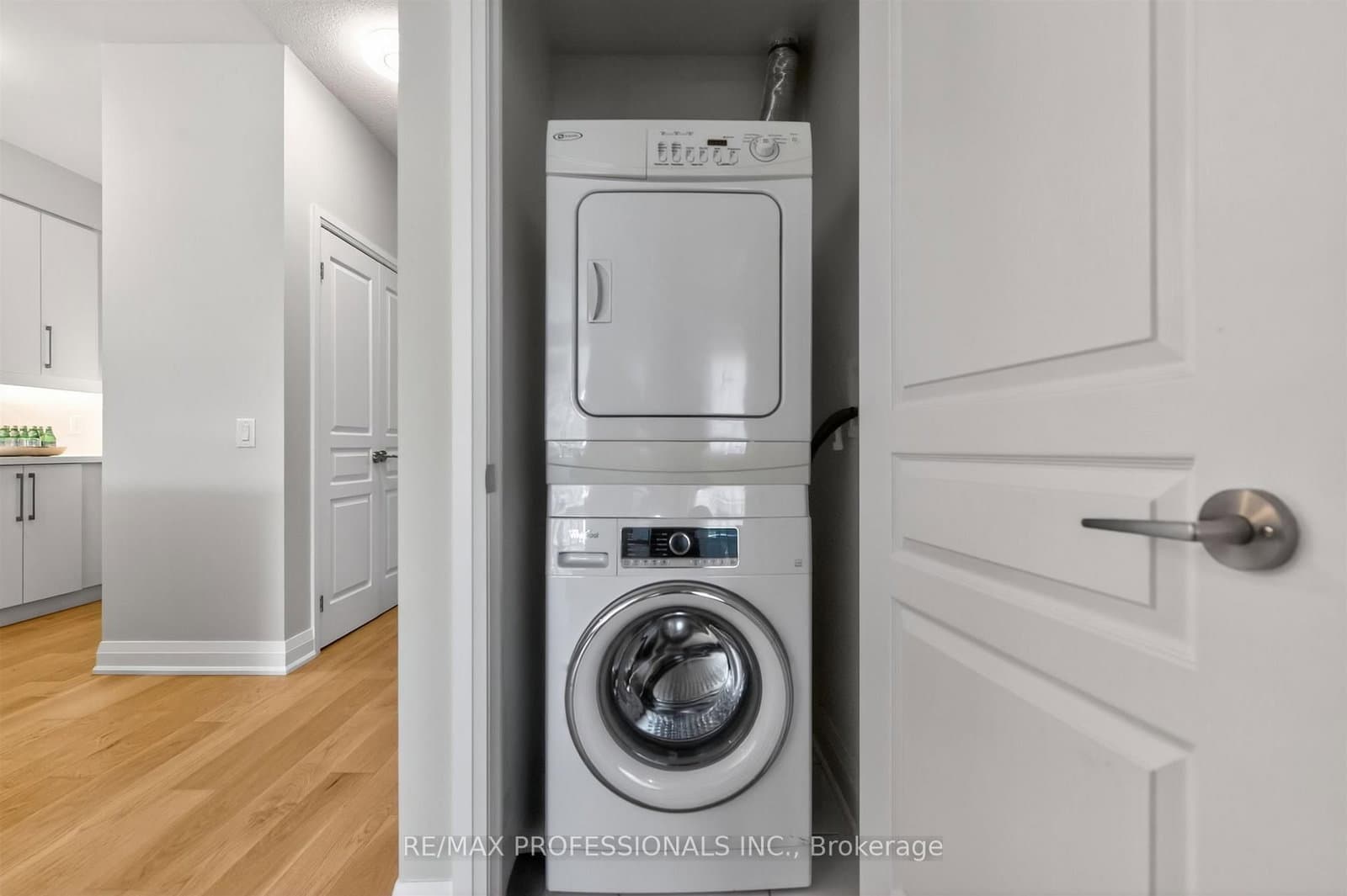 1 Hurontario Street, Unit 413 thumbnail 33