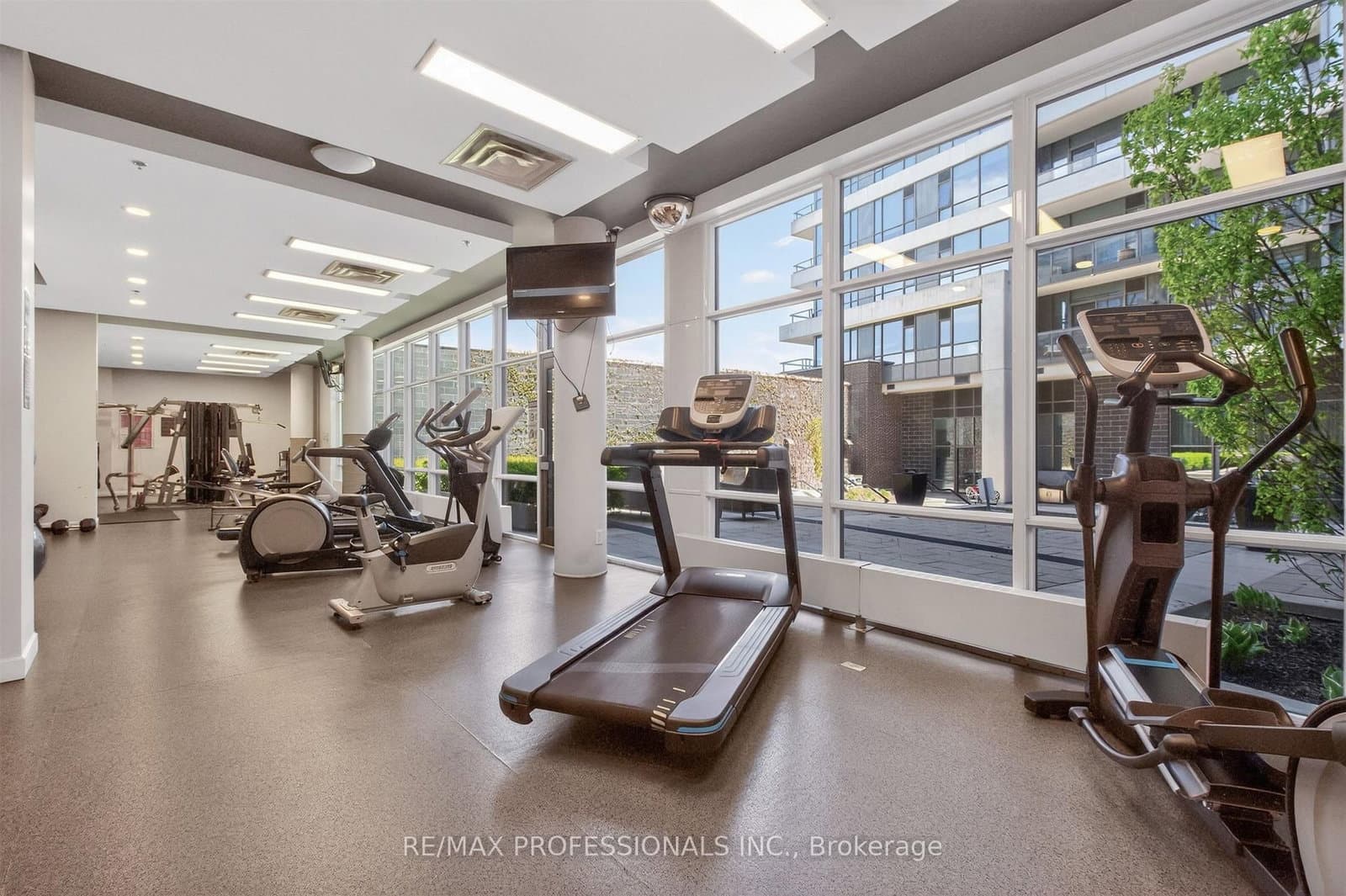 1 Hurontario Street, Unit 413 thumbnail 35
