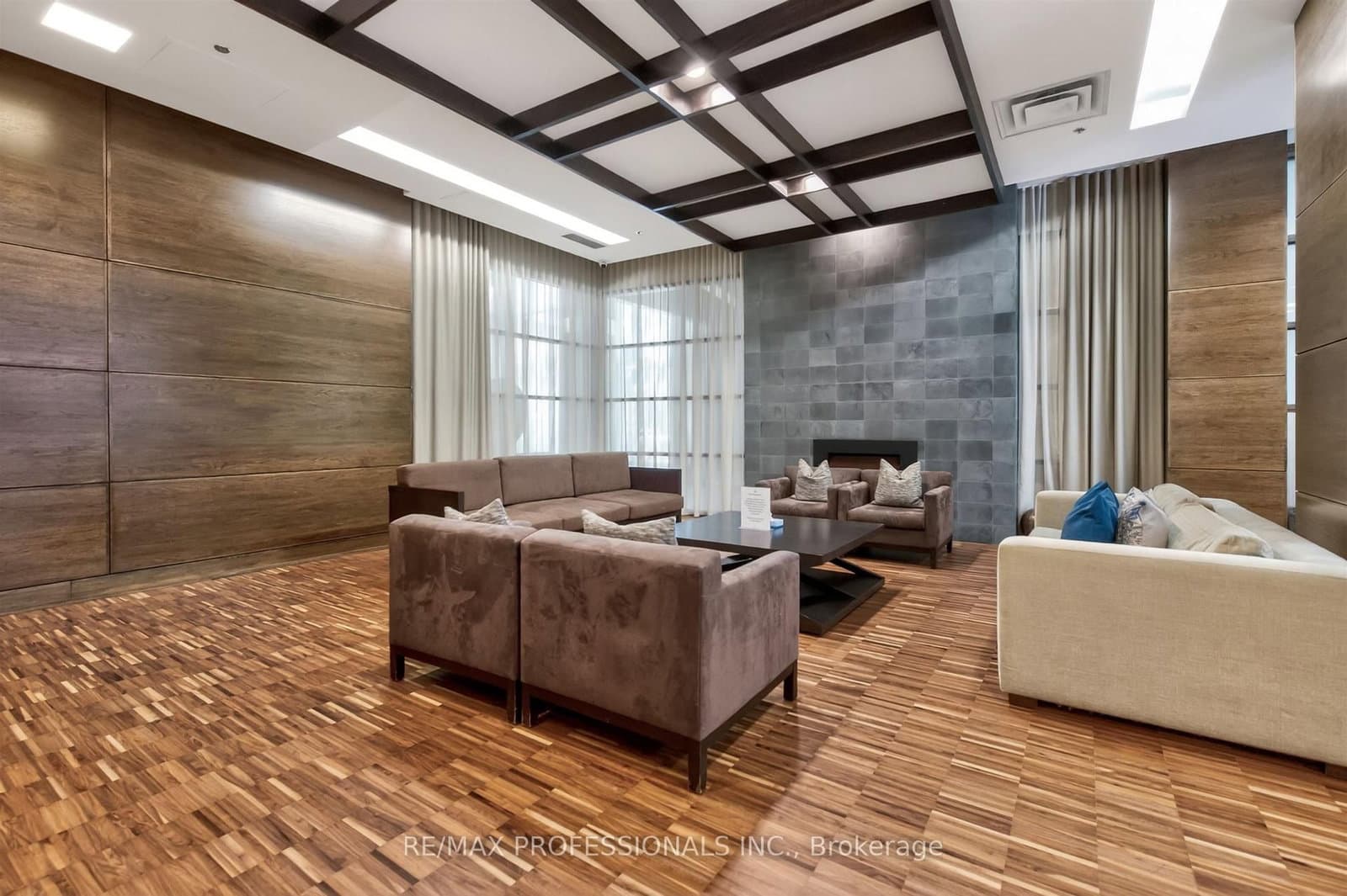 1 Hurontario Street, Unit 413 thumbnail 38