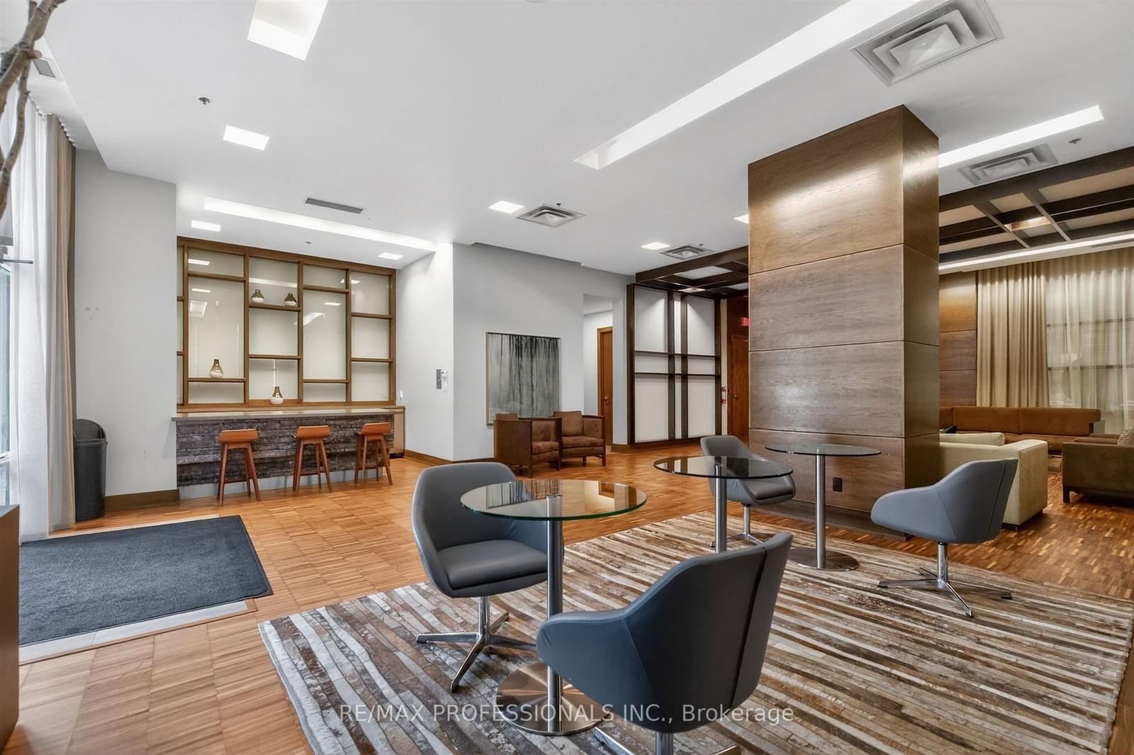 1 Hurontario Street, Unit 413 thumbnail 40