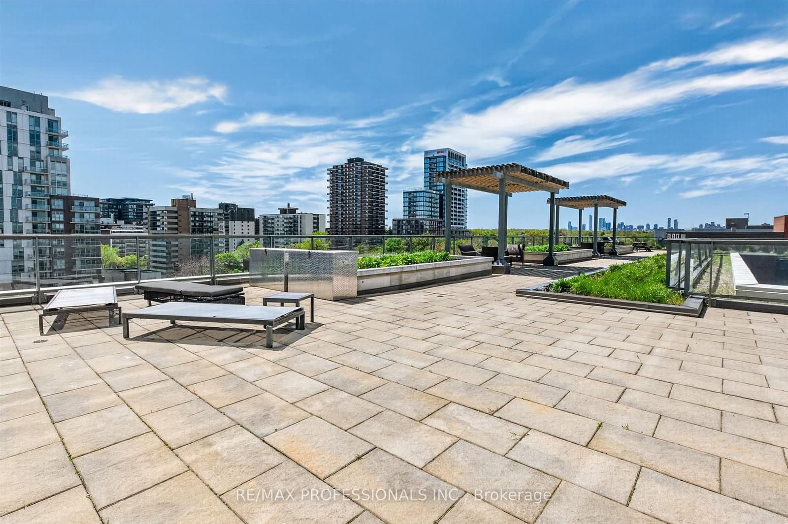 1 Hurontario Street, Unit 413 thumbnail 41