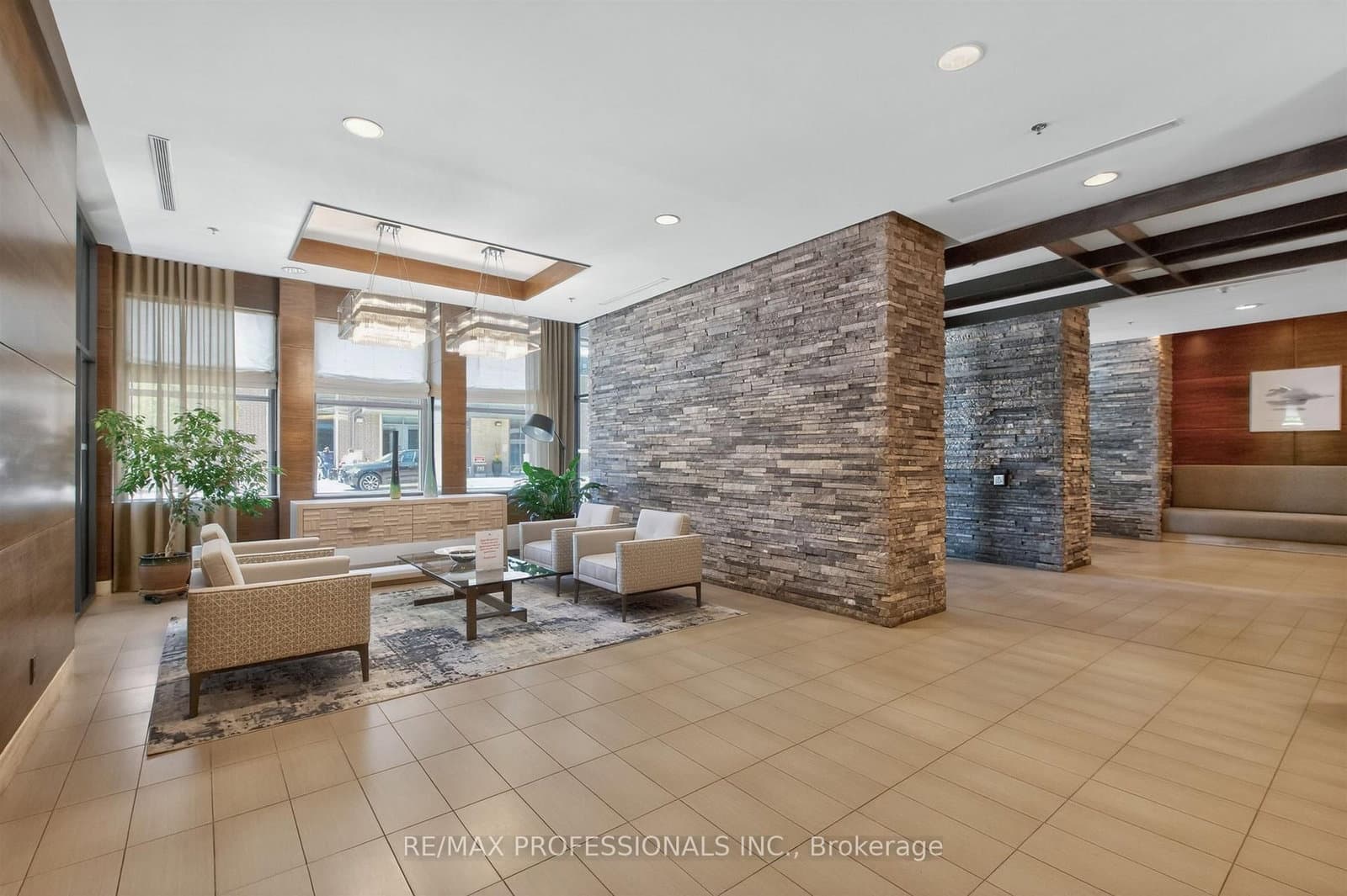 1 Hurontario Street, Unit 413 thumbnail 6