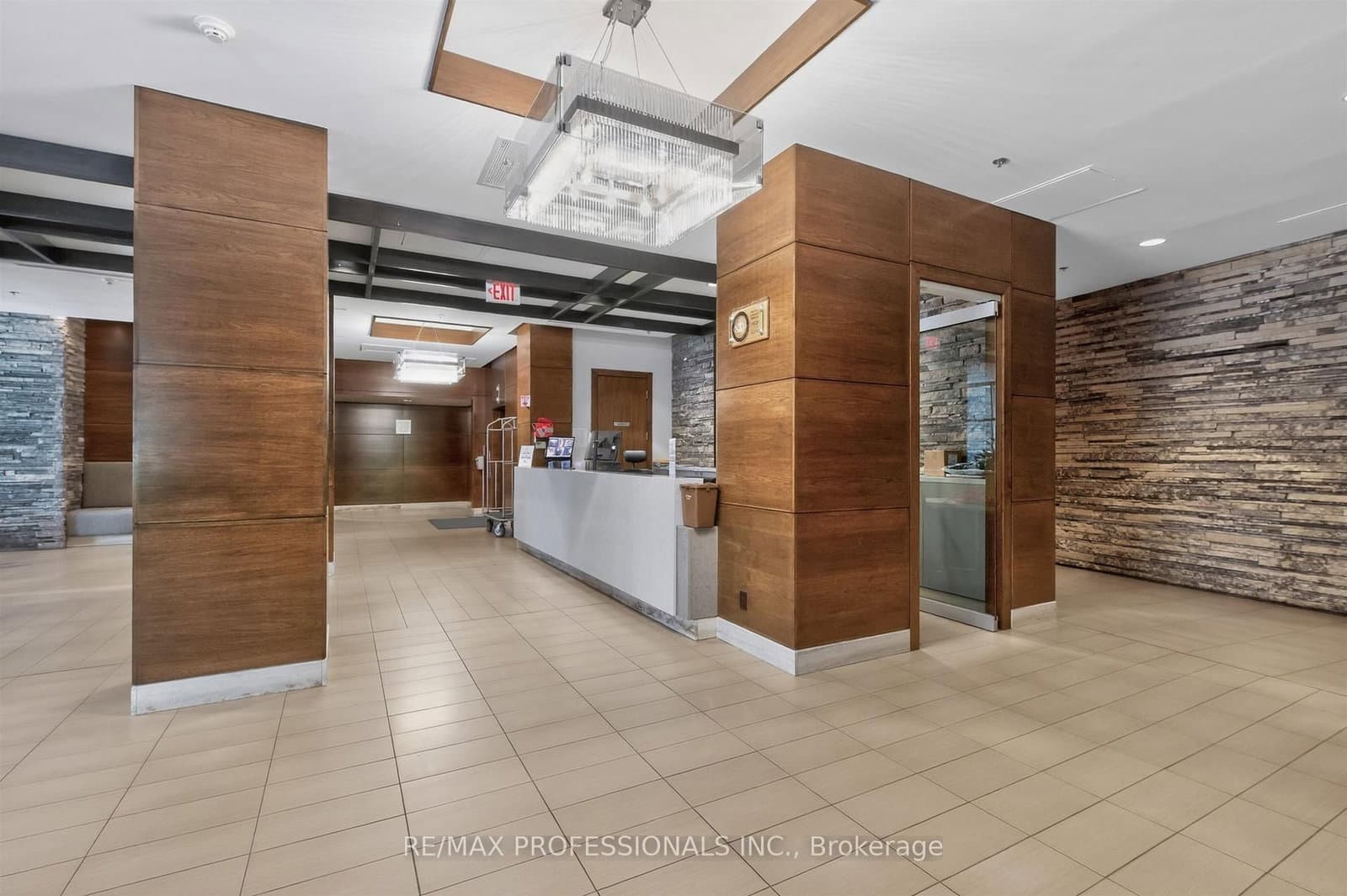 1 Hurontario Street, Unit 413 thumbnail 7