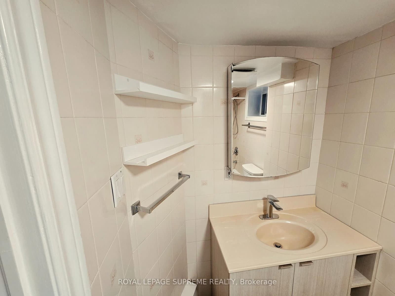 20 Edna Avenue, Unit Lower Level thumbnail 6