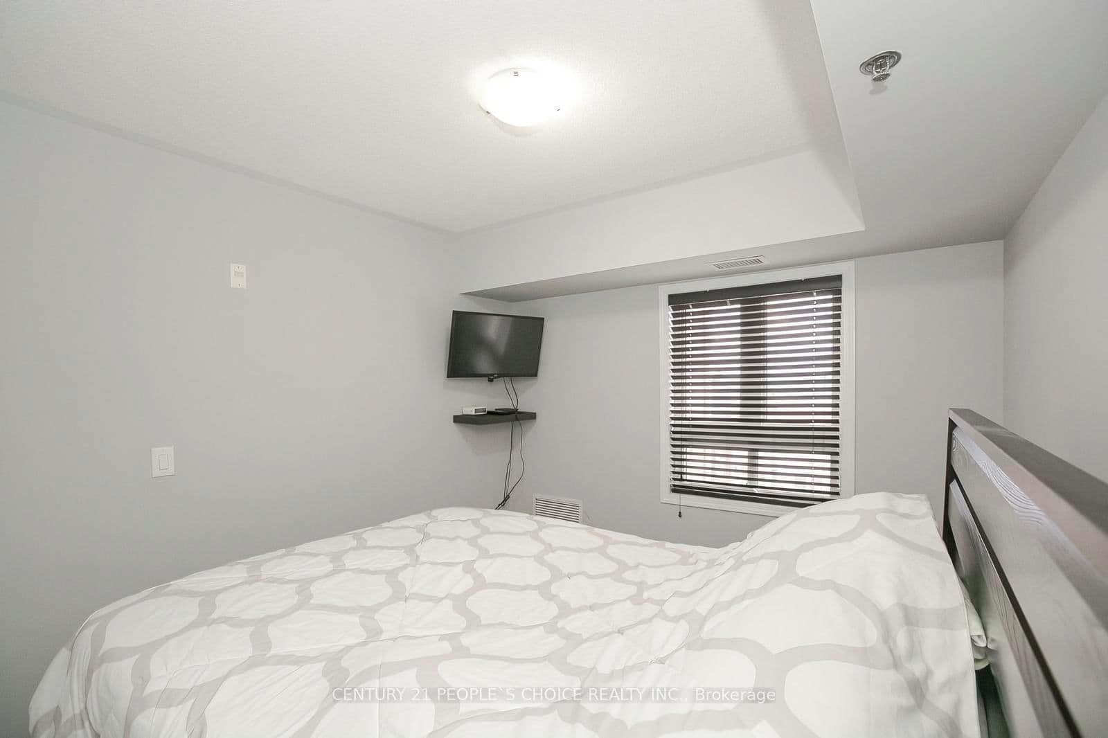 60 Baycliffe Crescent, Unit 402 thumbnail 27