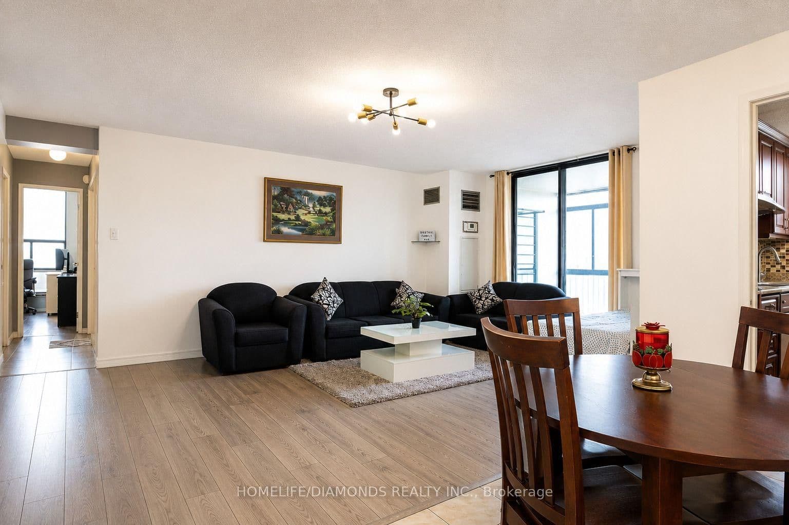 18 Knightsbridge Road, Unit 1411 thumbnail 5