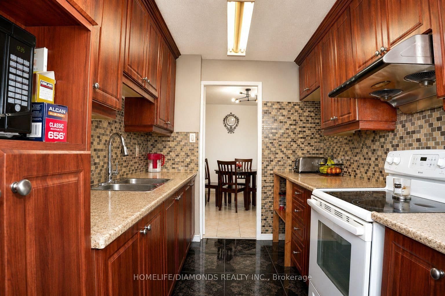 18 Knightsbridge Road, Unit 1411 thumbnail 6