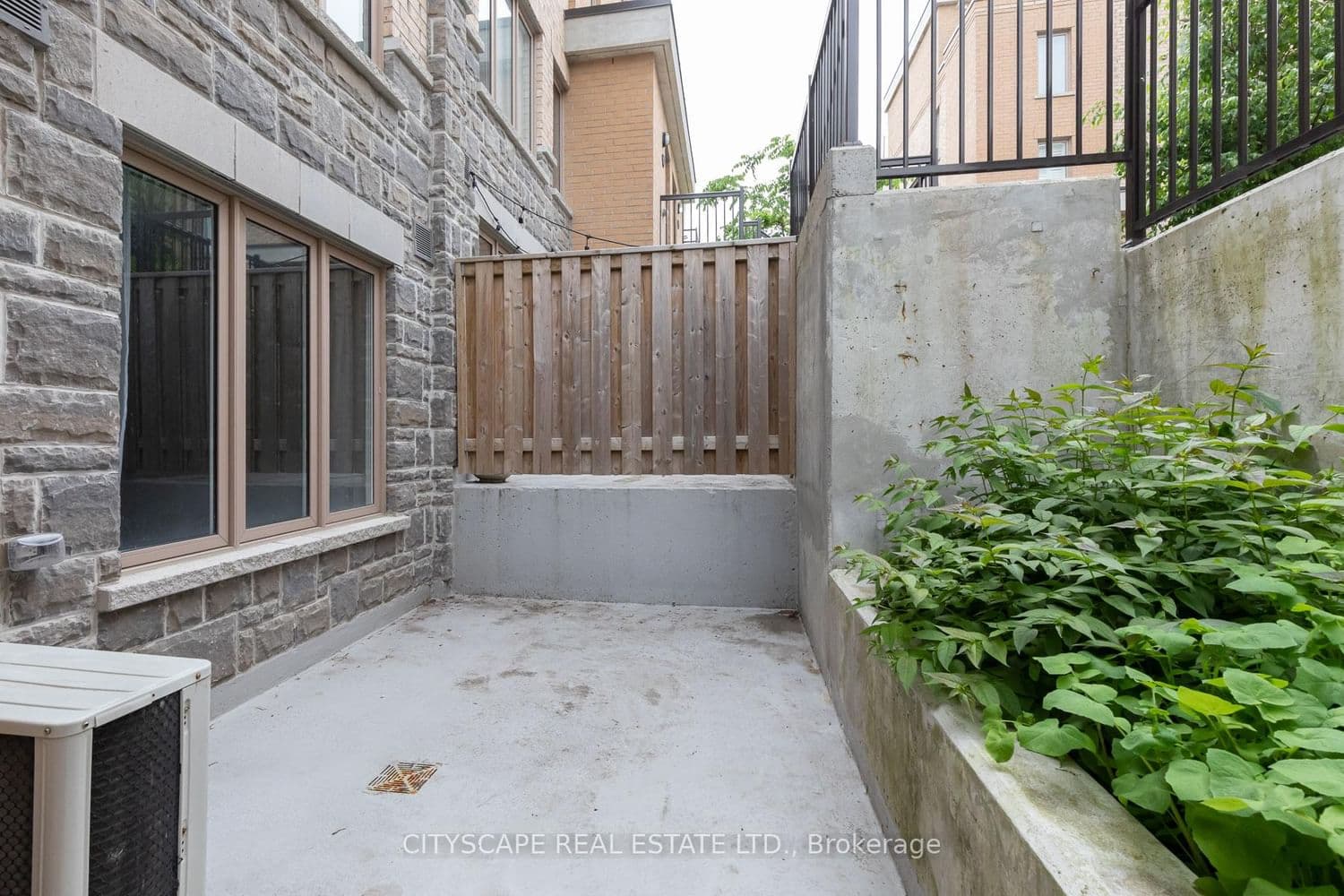 9 Foundry Avenue, Unit 115 thumbnail 14