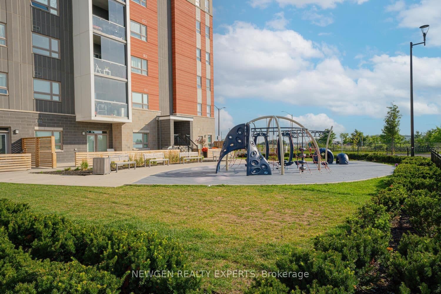 240 Lagerfeld Drive, Unit 13 thumbnail 18