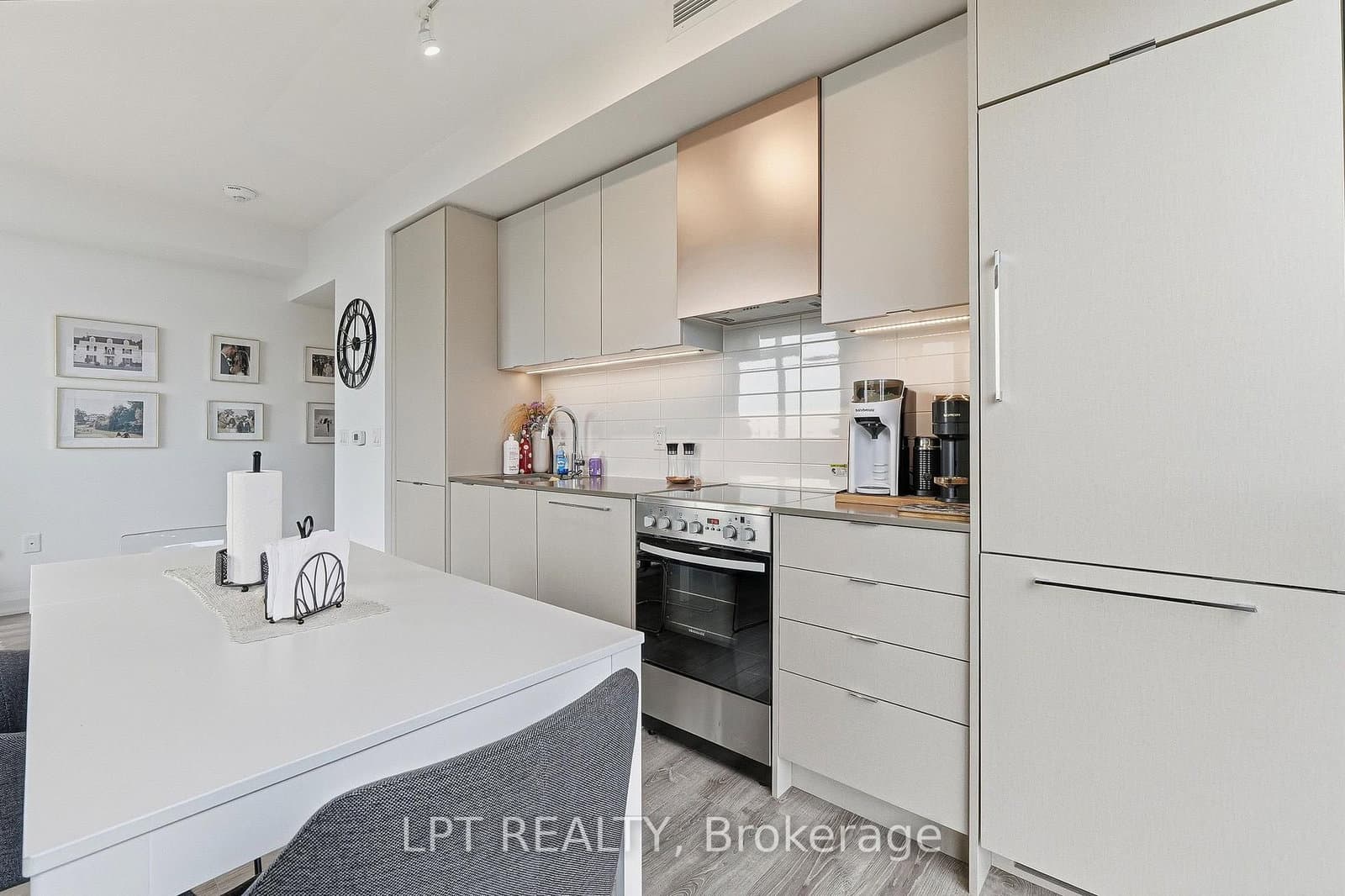 10 Gibbs Road, Unit 709 thumbnail 21
