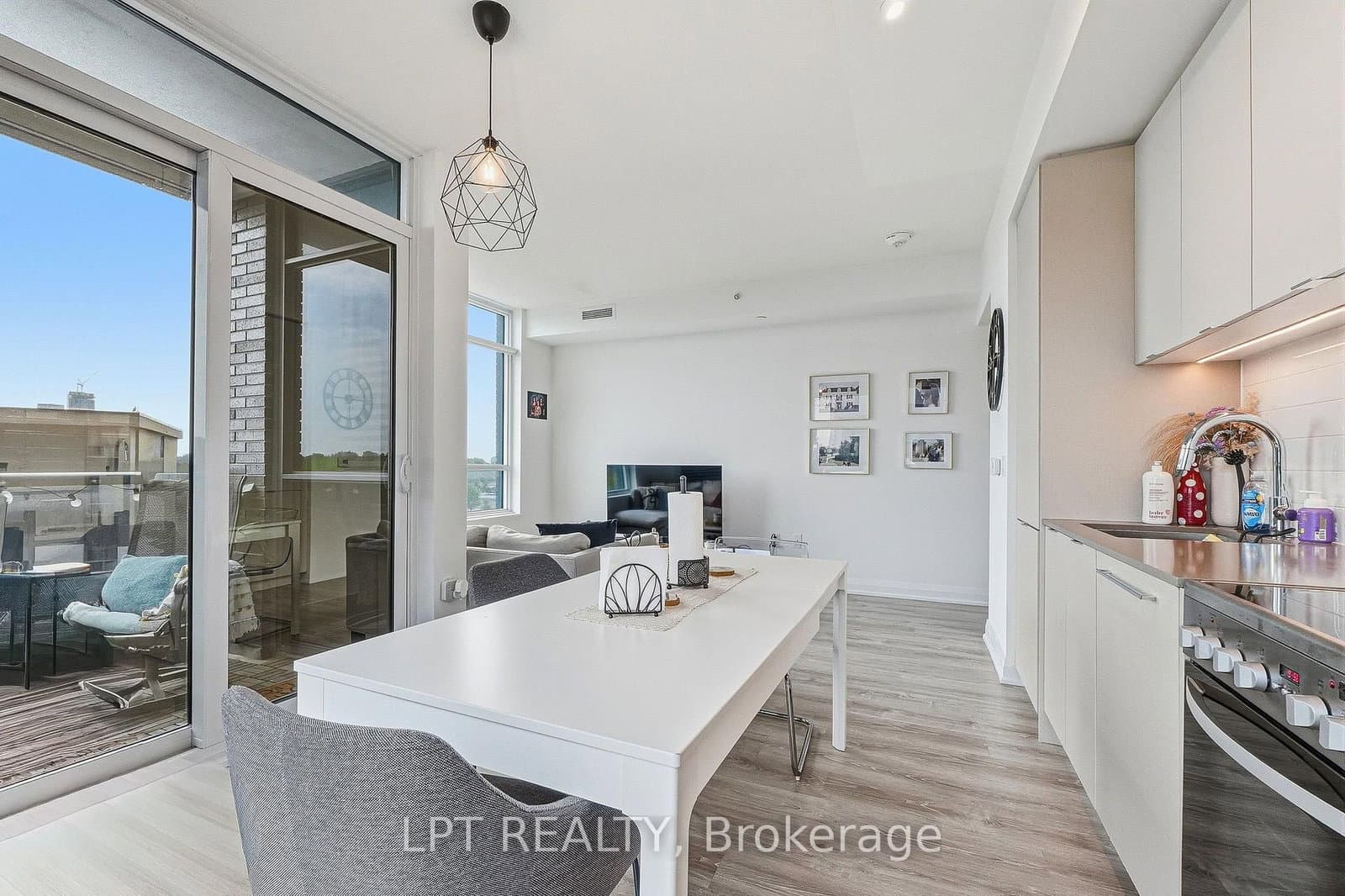 10 Gibbs Road, Unit 709 thumbnail 23