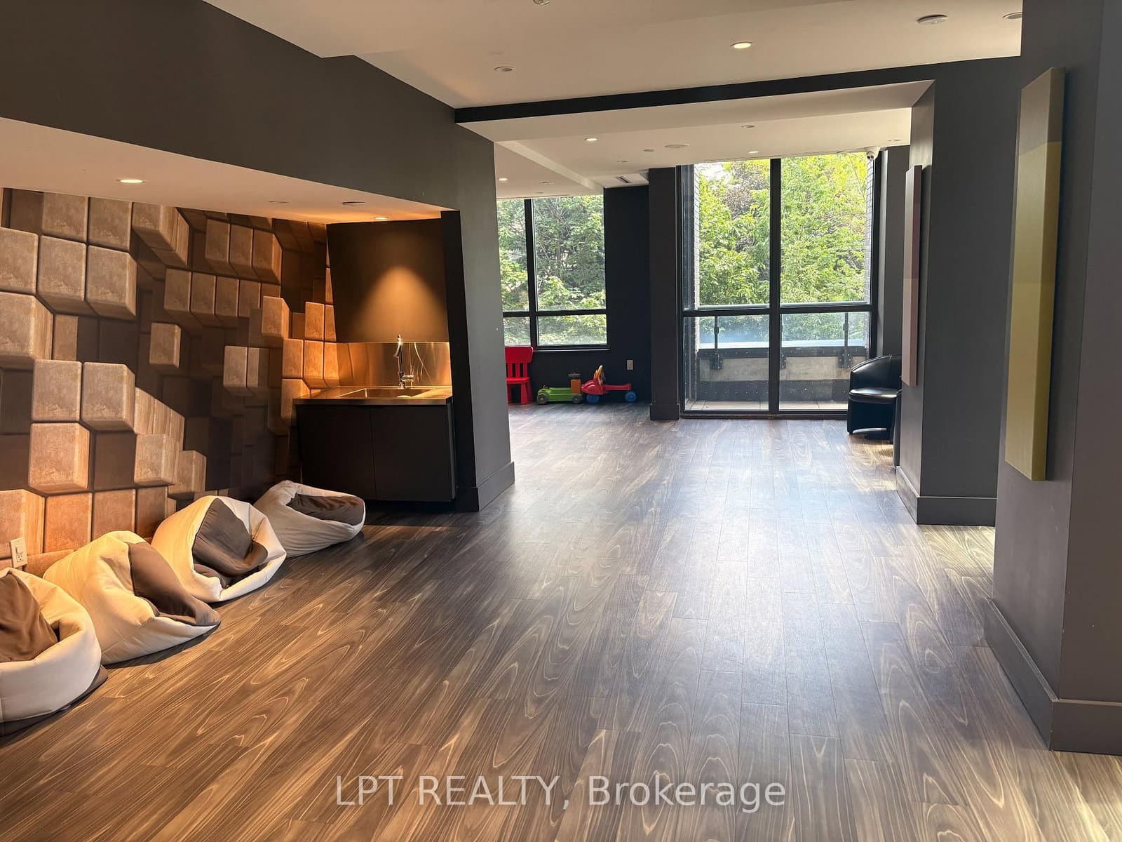 10 Gibbs Road, Unit 709 thumbnail 37