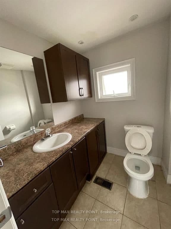 157 Queen Street W thumbnail 6
