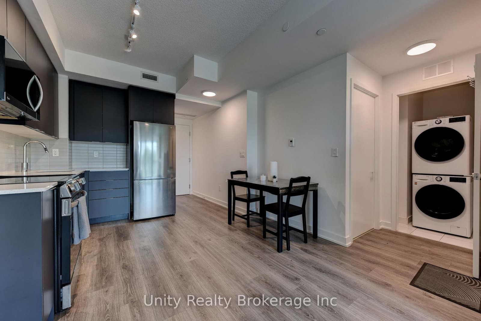 225 Malta Avenue E, Unit 302 thumbnail 12