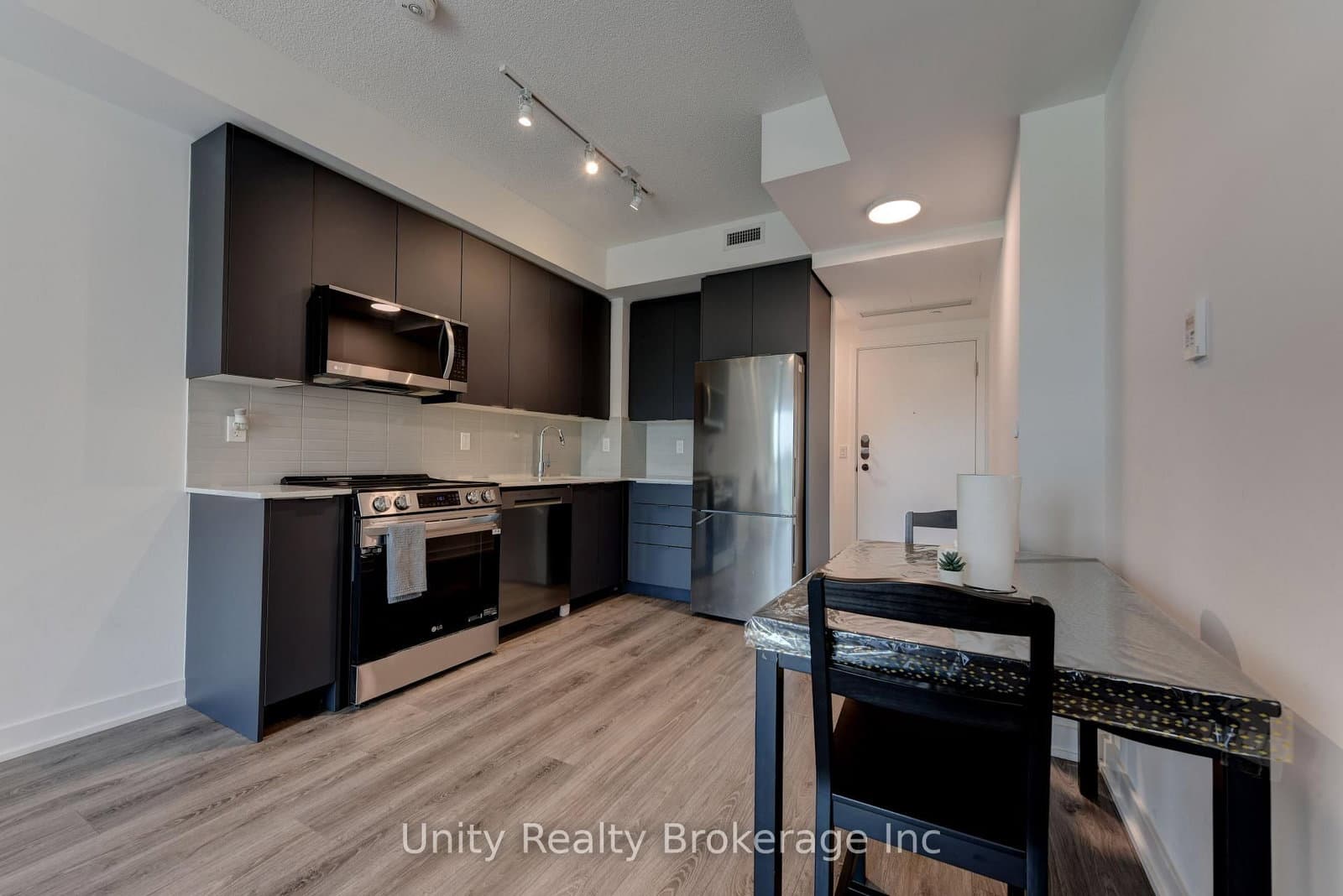 225 Malta Avenue E, Unit 302 thumbnail 15