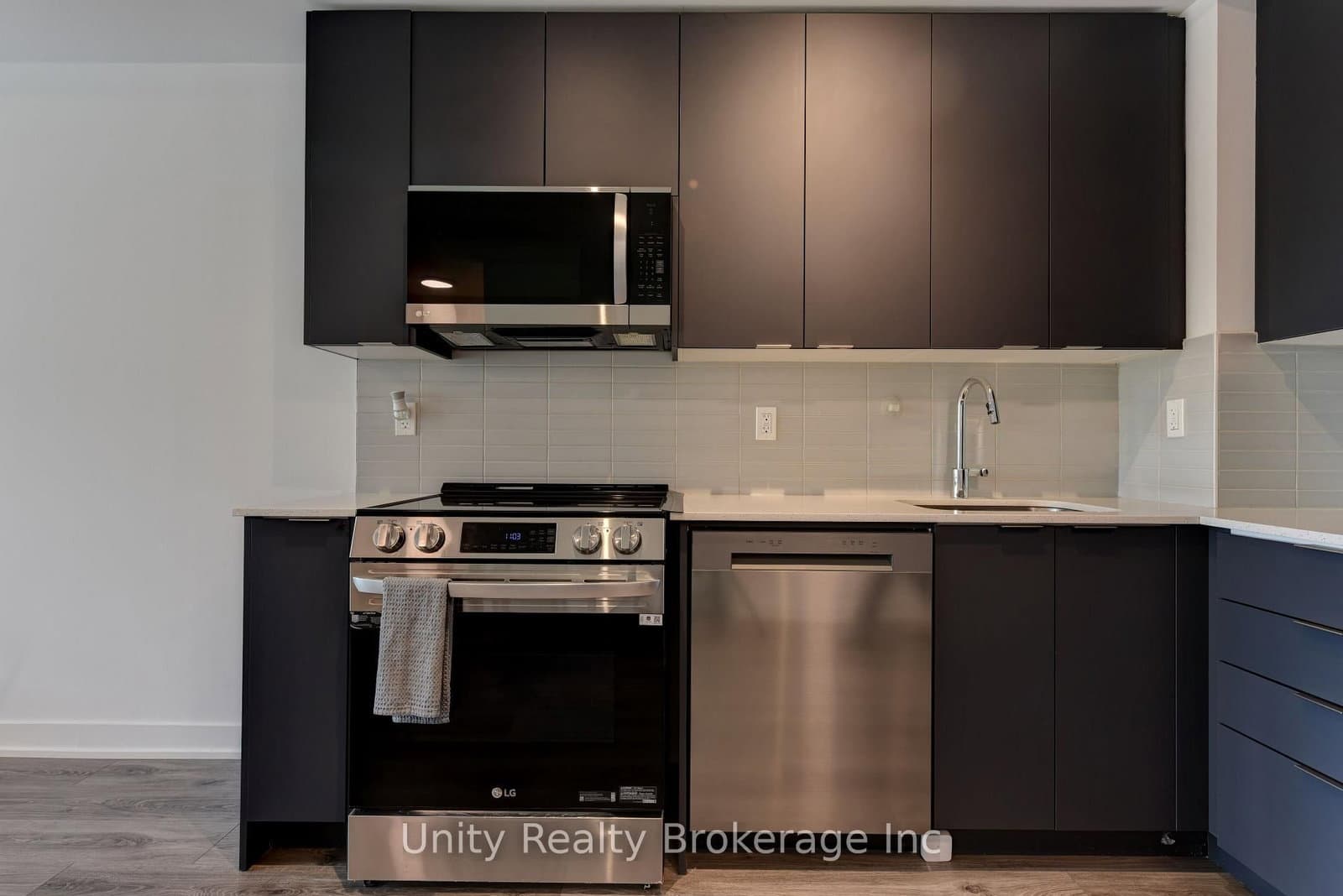 225 Malta Avenue E, Unit 302 thumbnail 16