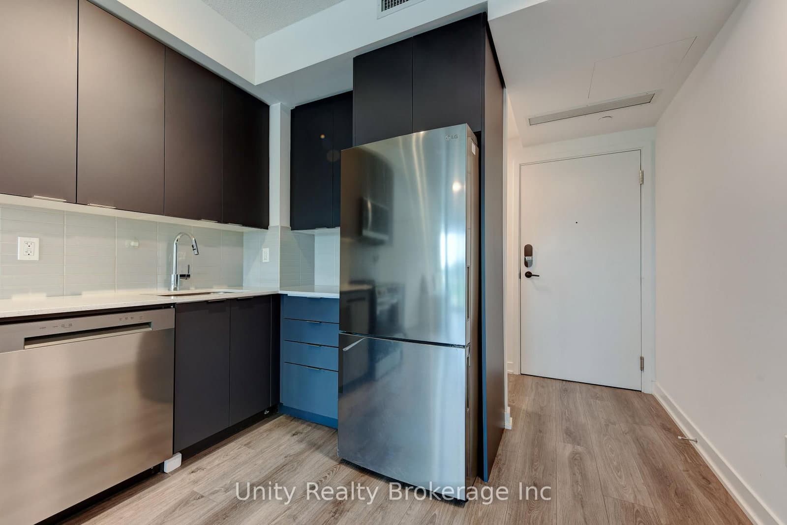225 Malta Avenue E, Unit 302 thumbnail 17