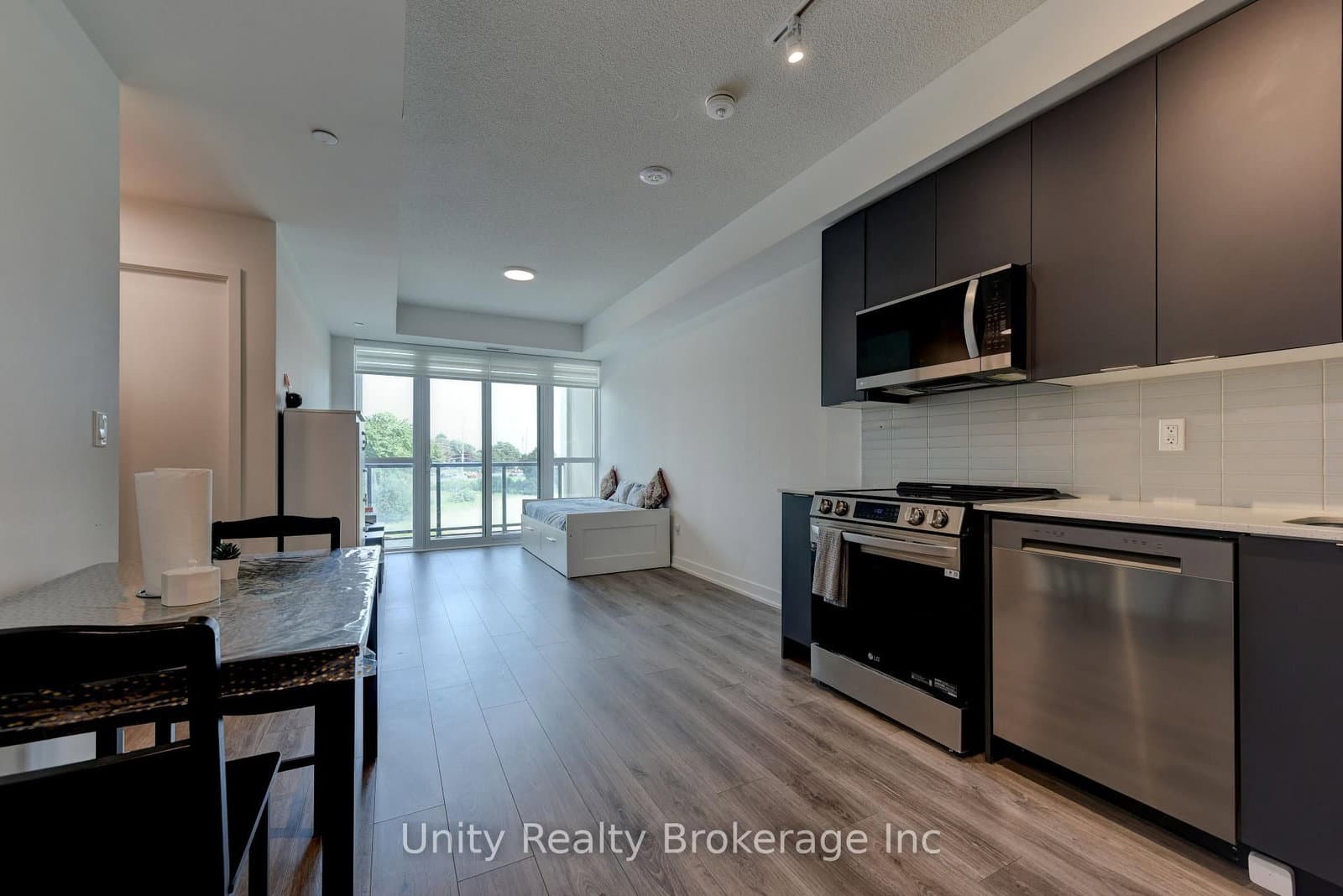 225 Malta Avenue E, Unit 302 thumbnail 18