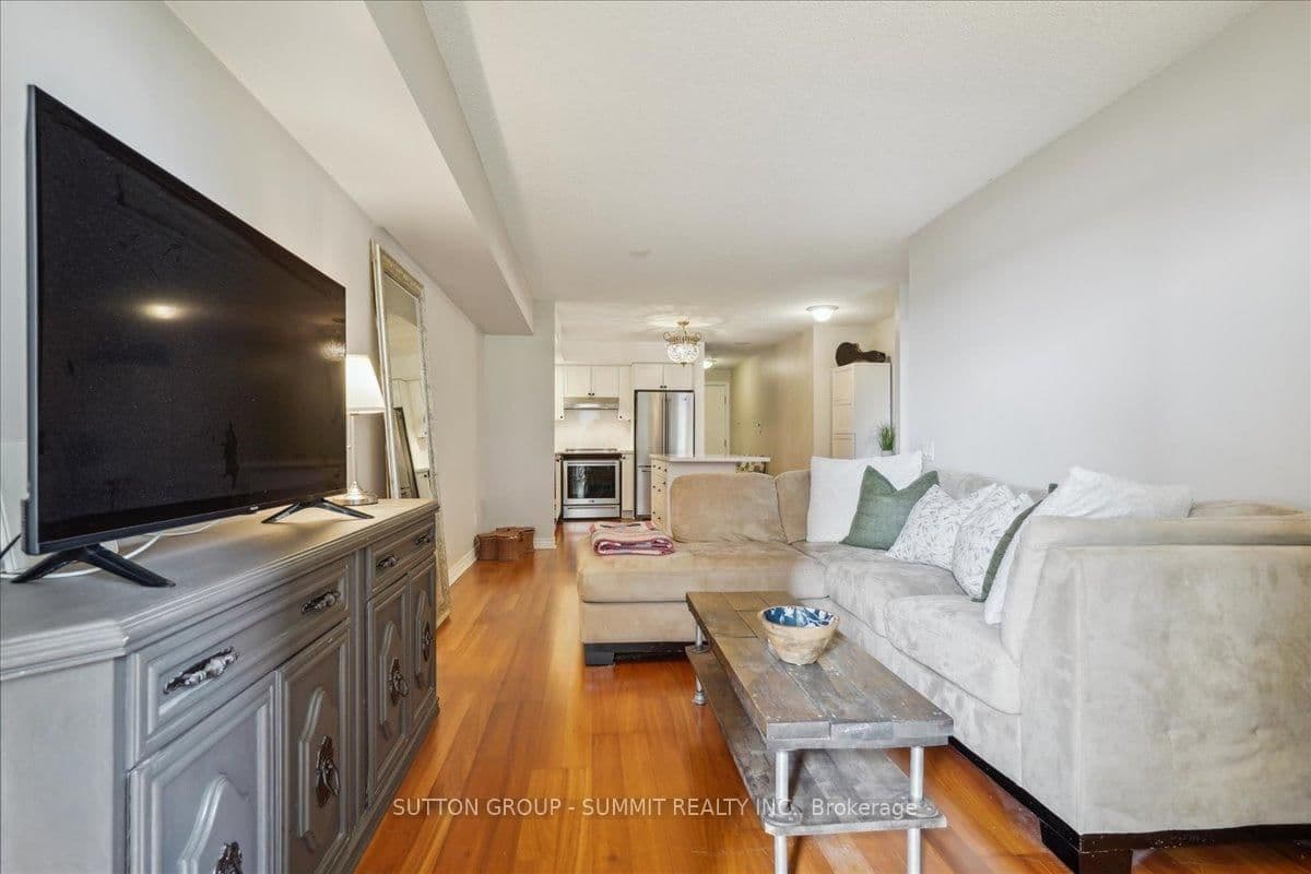 5229 Dundas Street W, Unit 511 thumbnail 11