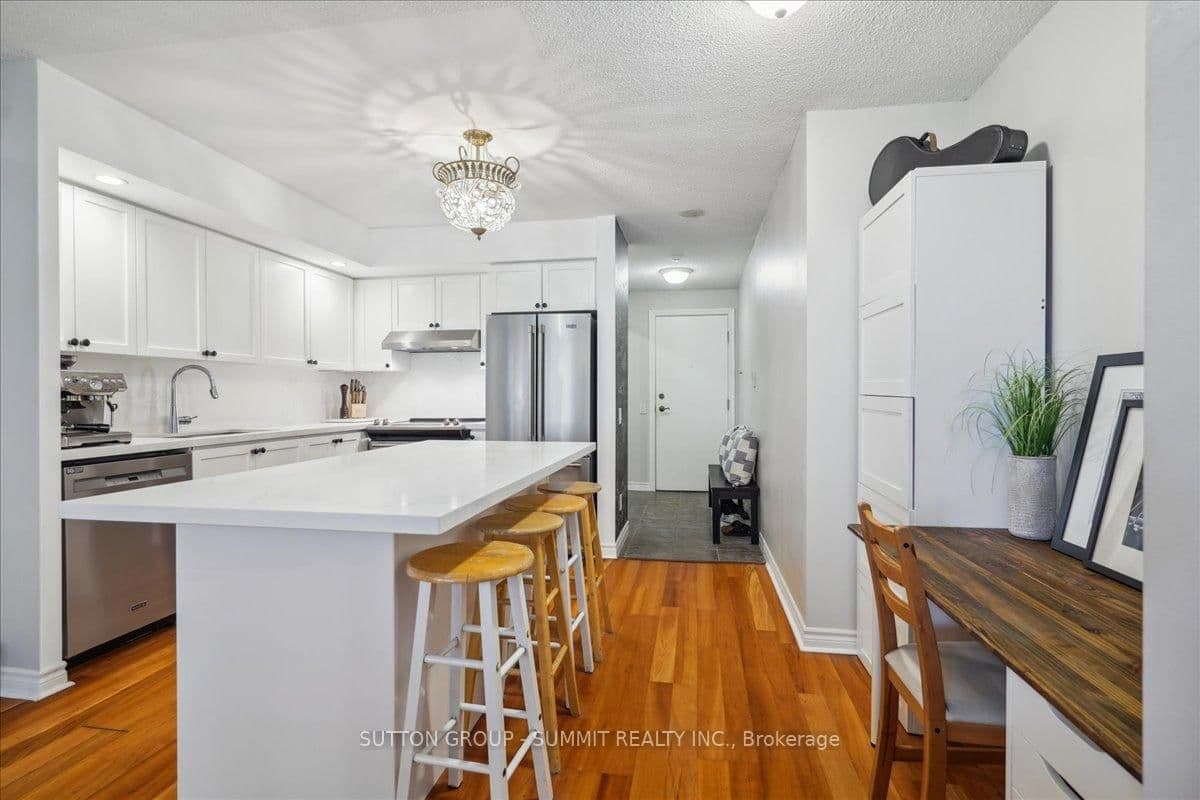5229 Dundas Street W, Unit 511 thumbnail 13