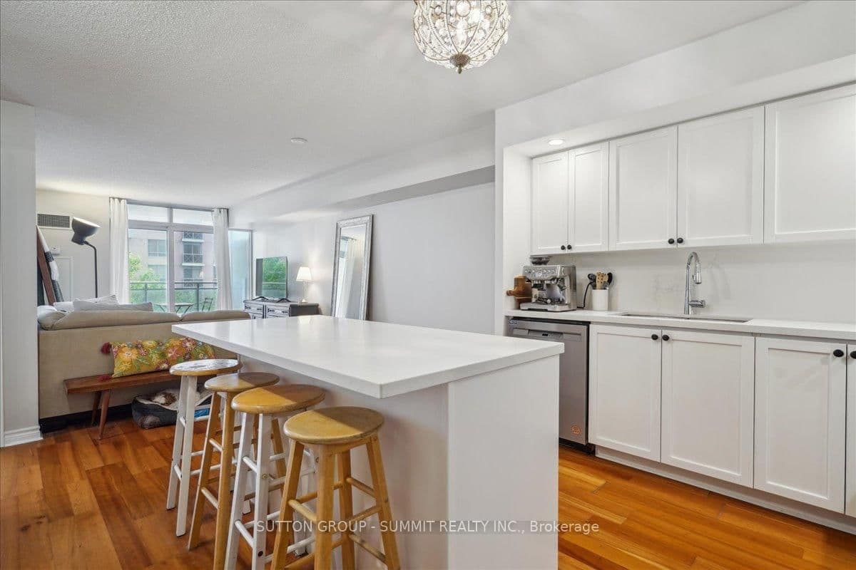 5229 Dundas Street W, Unit 511 thumbnail 16