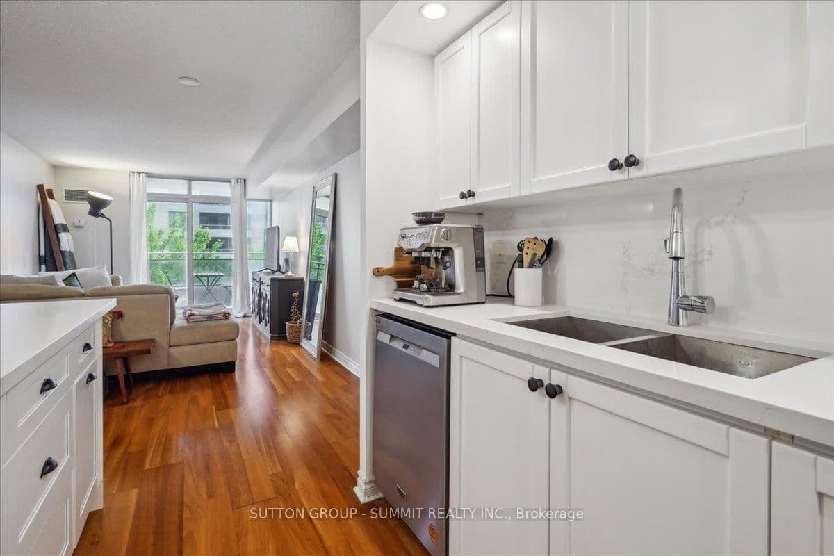 5229 Dundas Street W, Unit 511 thumbnail 17