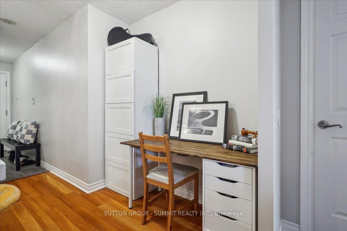 5229 Dundas Street W, Unit 511 thumbnail 19