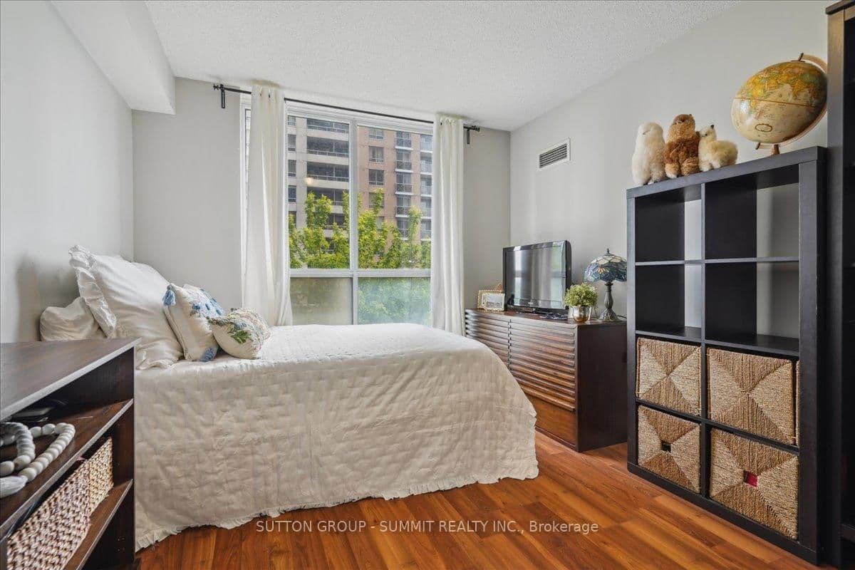 5229 Dundas Street W, Unit 511 thumbnail 21