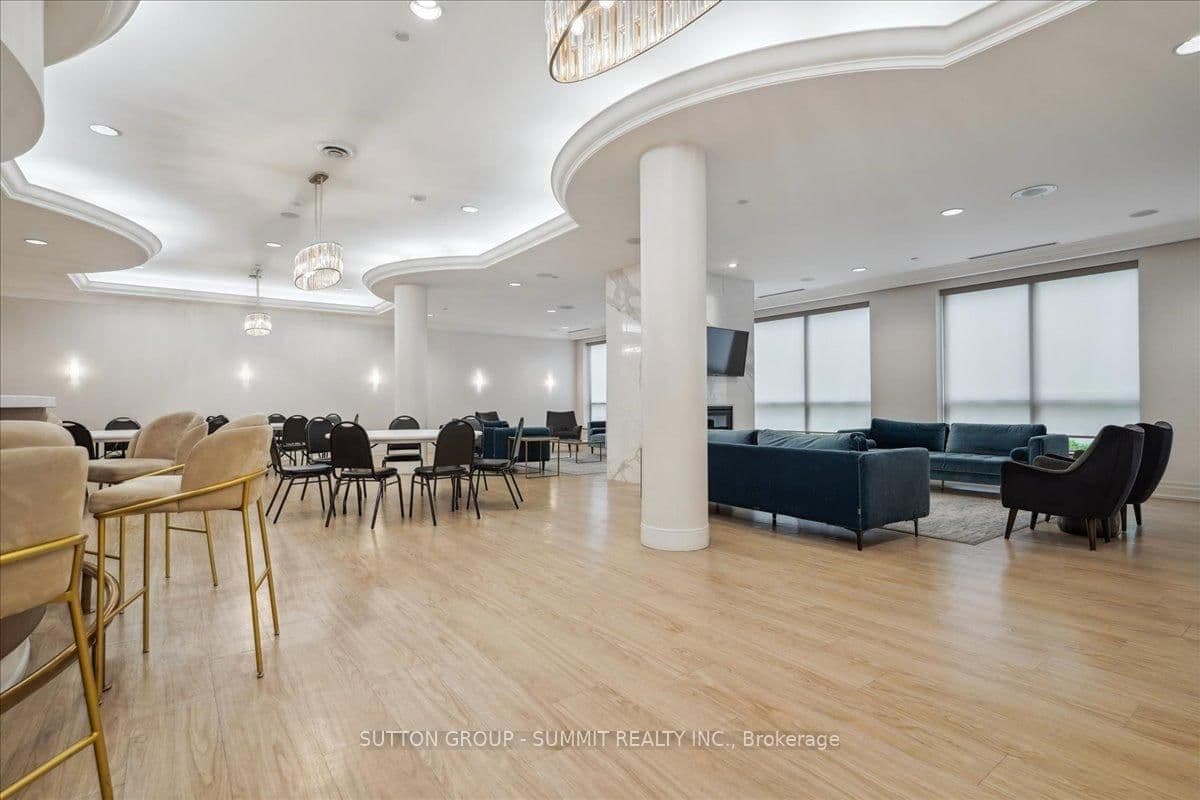 5229 Dundas Street W, Unit 511 thumbnail 23