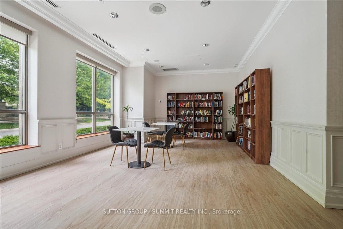 5229 Dundas Street W, Unit 511 thumbnail 25